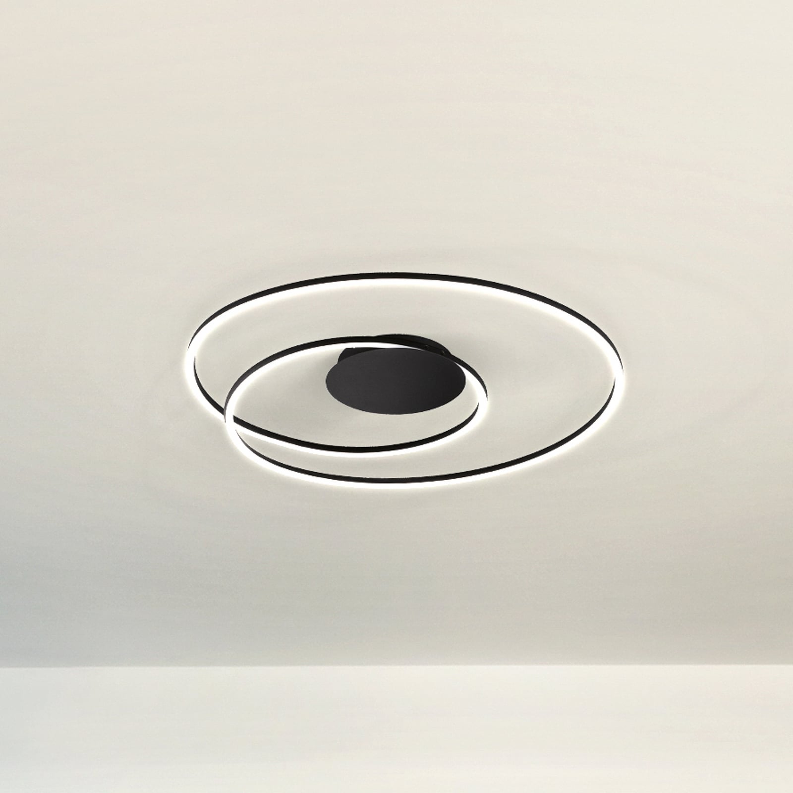 LED taklampe Holy svart Ø68 cm CCT dimbar forfra
