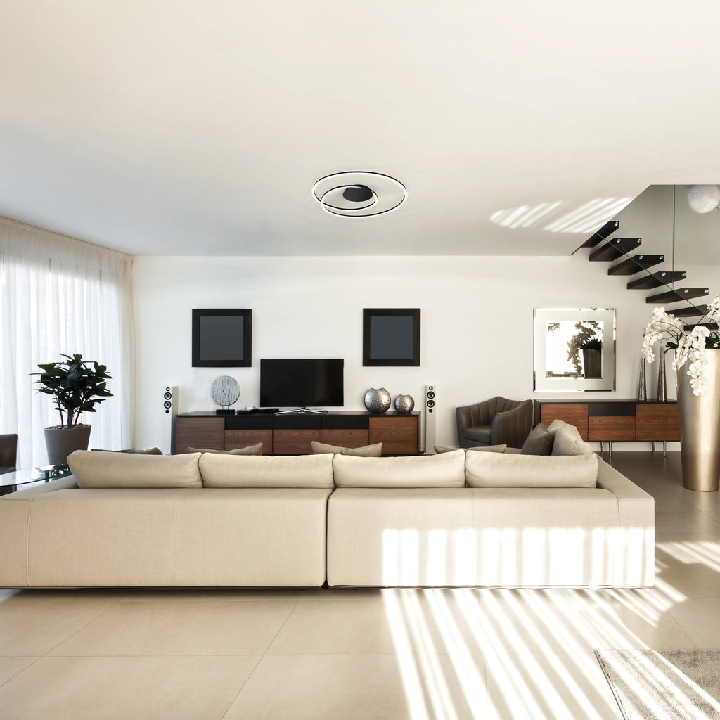 LED taklampe Holy svart Ø68 cm CCT dimbar detalj av fjernkontroll