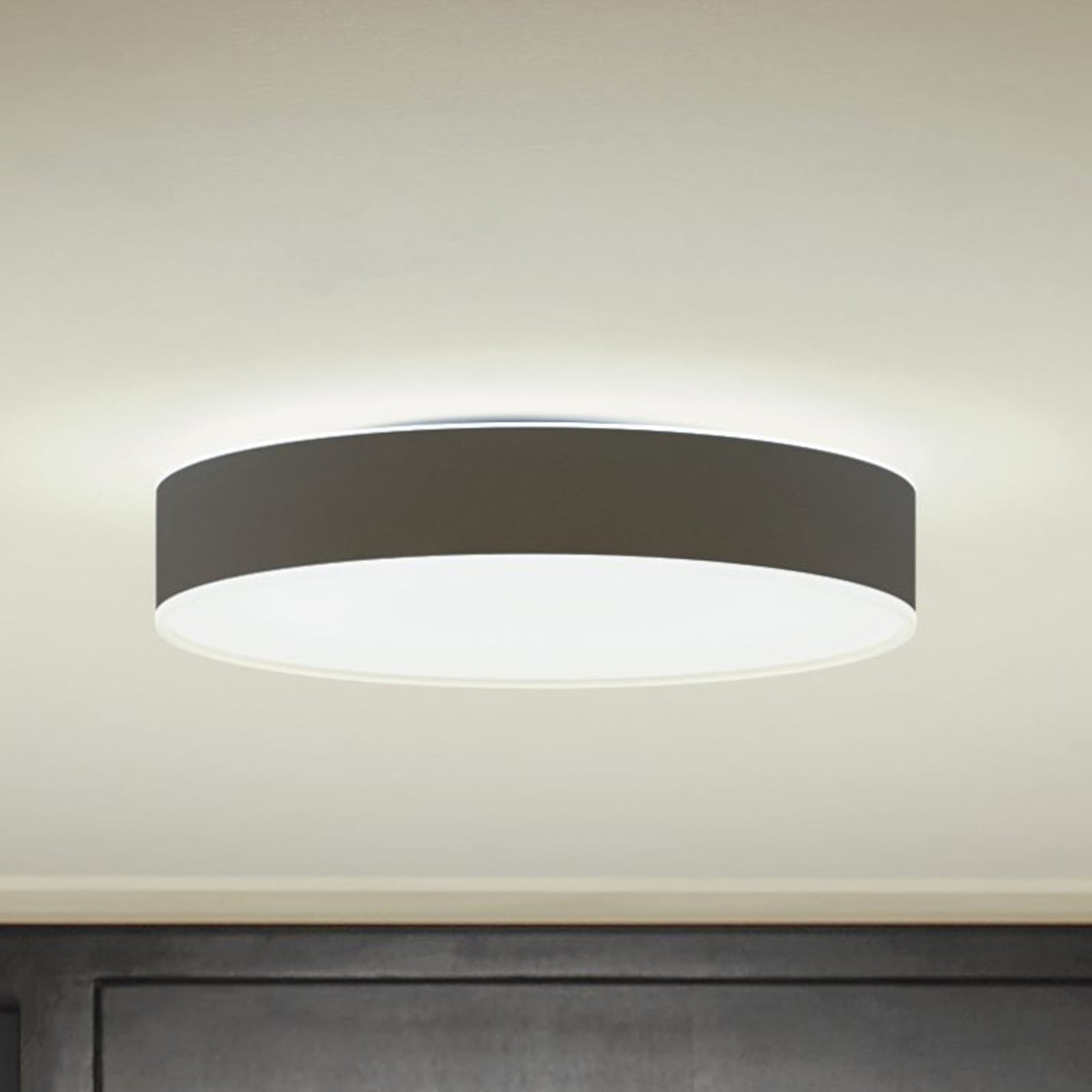 LED-taklampe Hue Enrave dimbar CCT Ø38 cm svart forfra