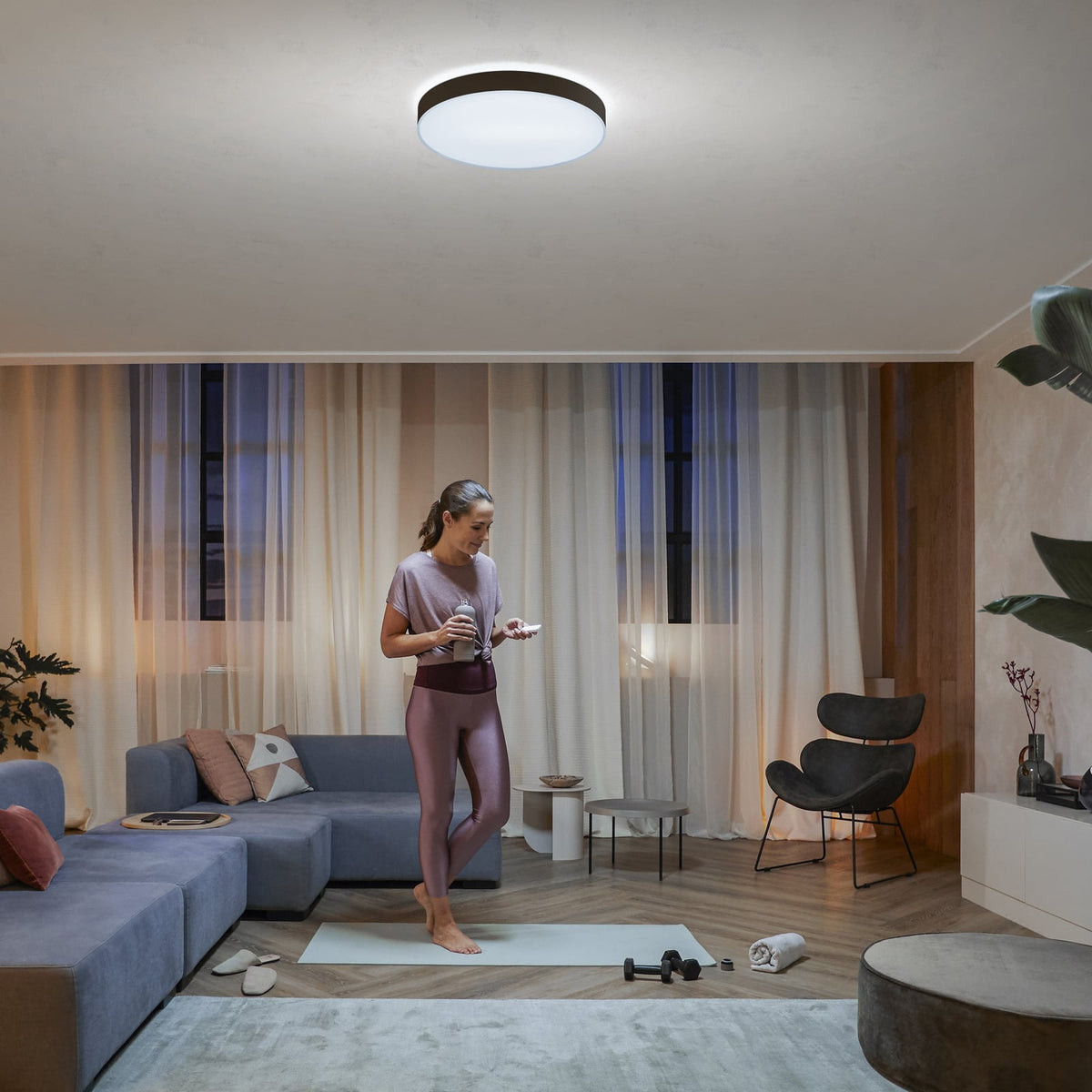 LED taklampe Hue Enrave dimbar CCT Ø55 cm svart detalj