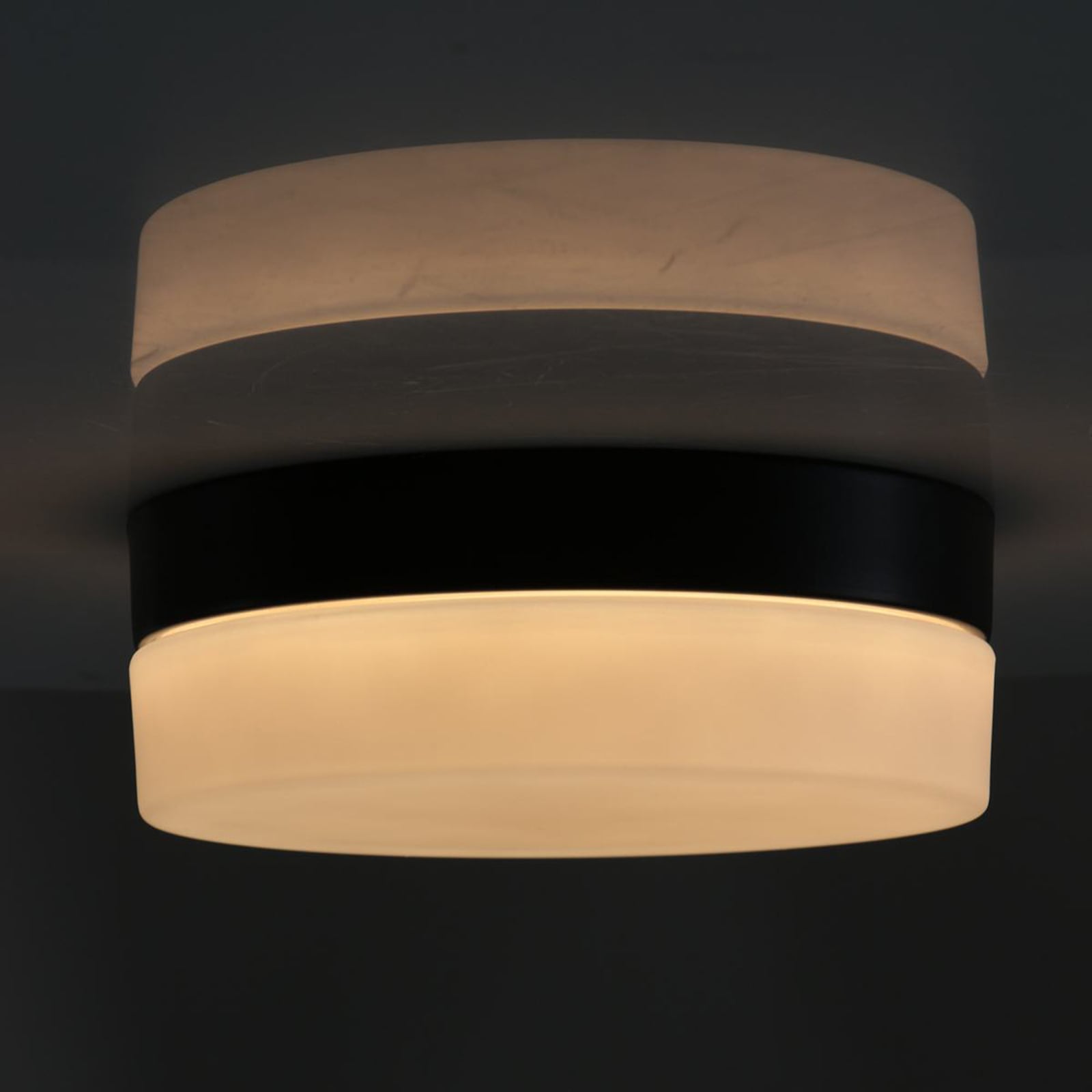 LED taklampe Ikaro svart glass Ø18 cm detalj