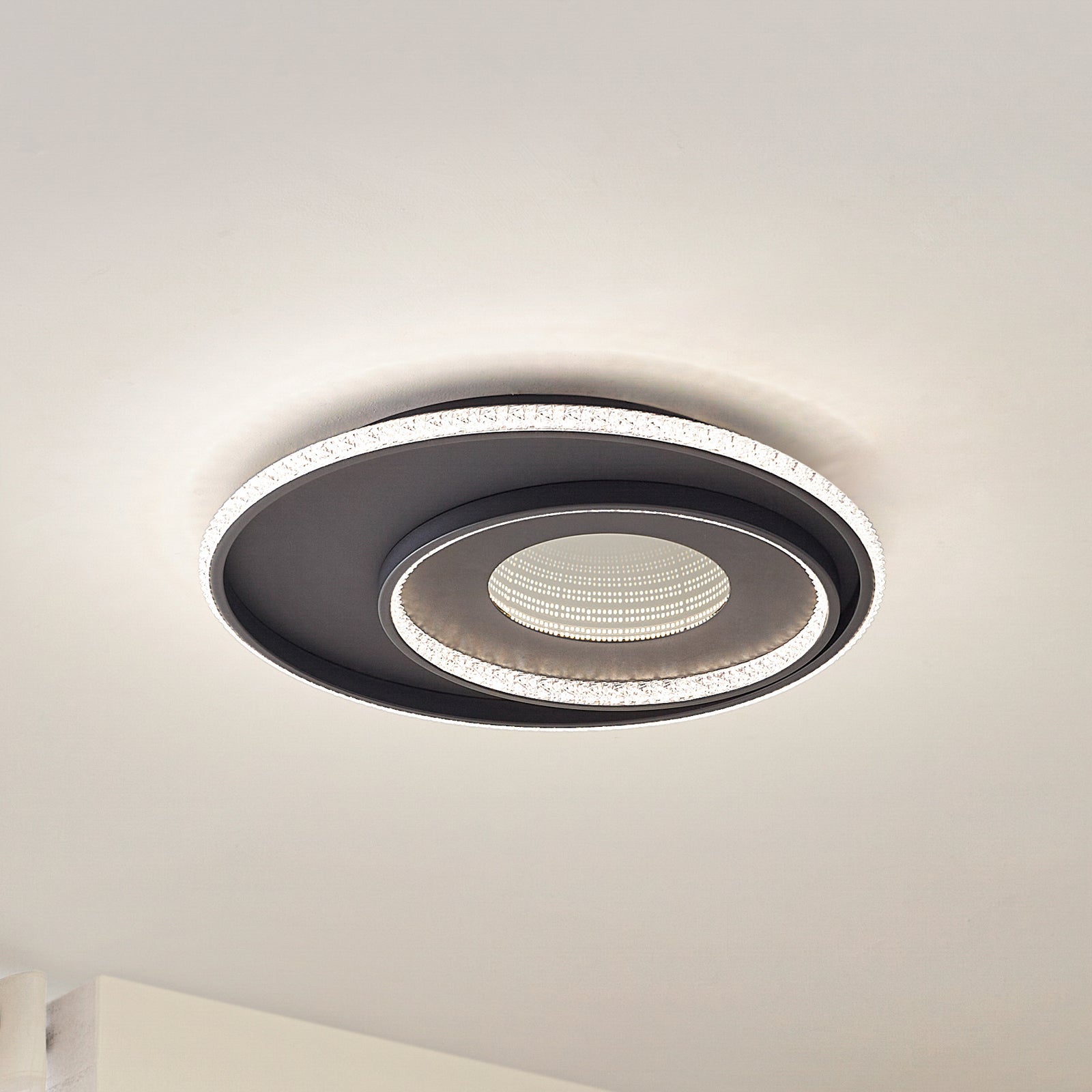 LED taklampe Inessa dimbar CCT svart Ø51 cm forfra