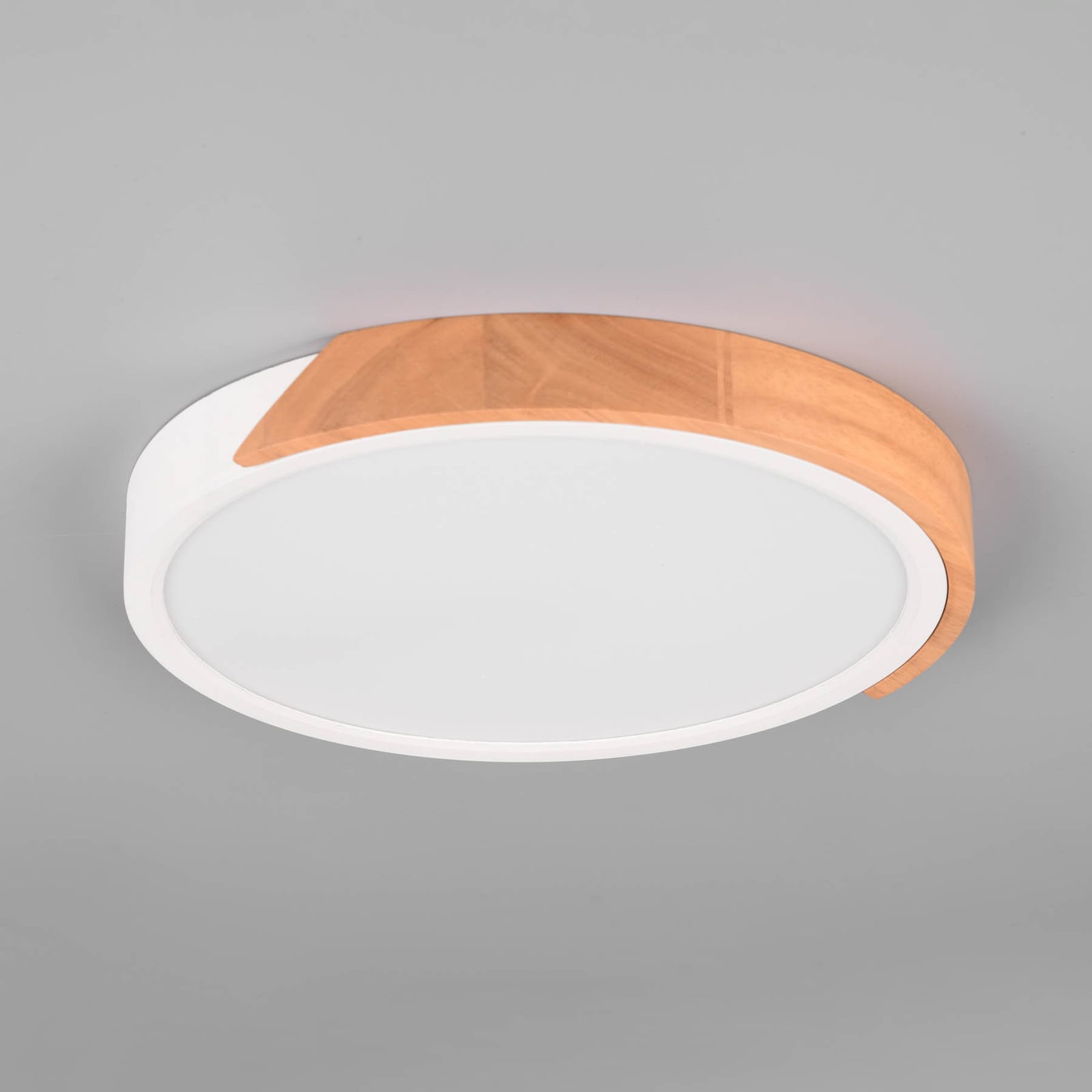 Detalj av tre-element på LED taklampe Jano rund hvit/tre