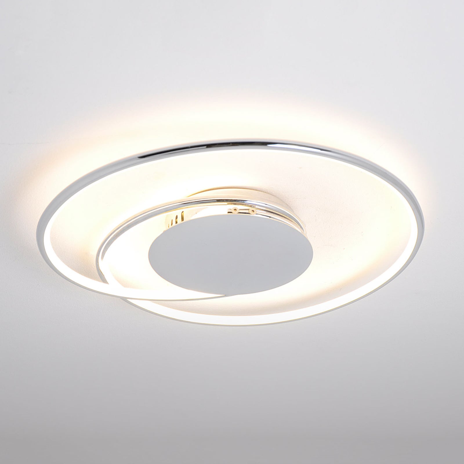 LED-taklampe Joline krom/hvit forfra
