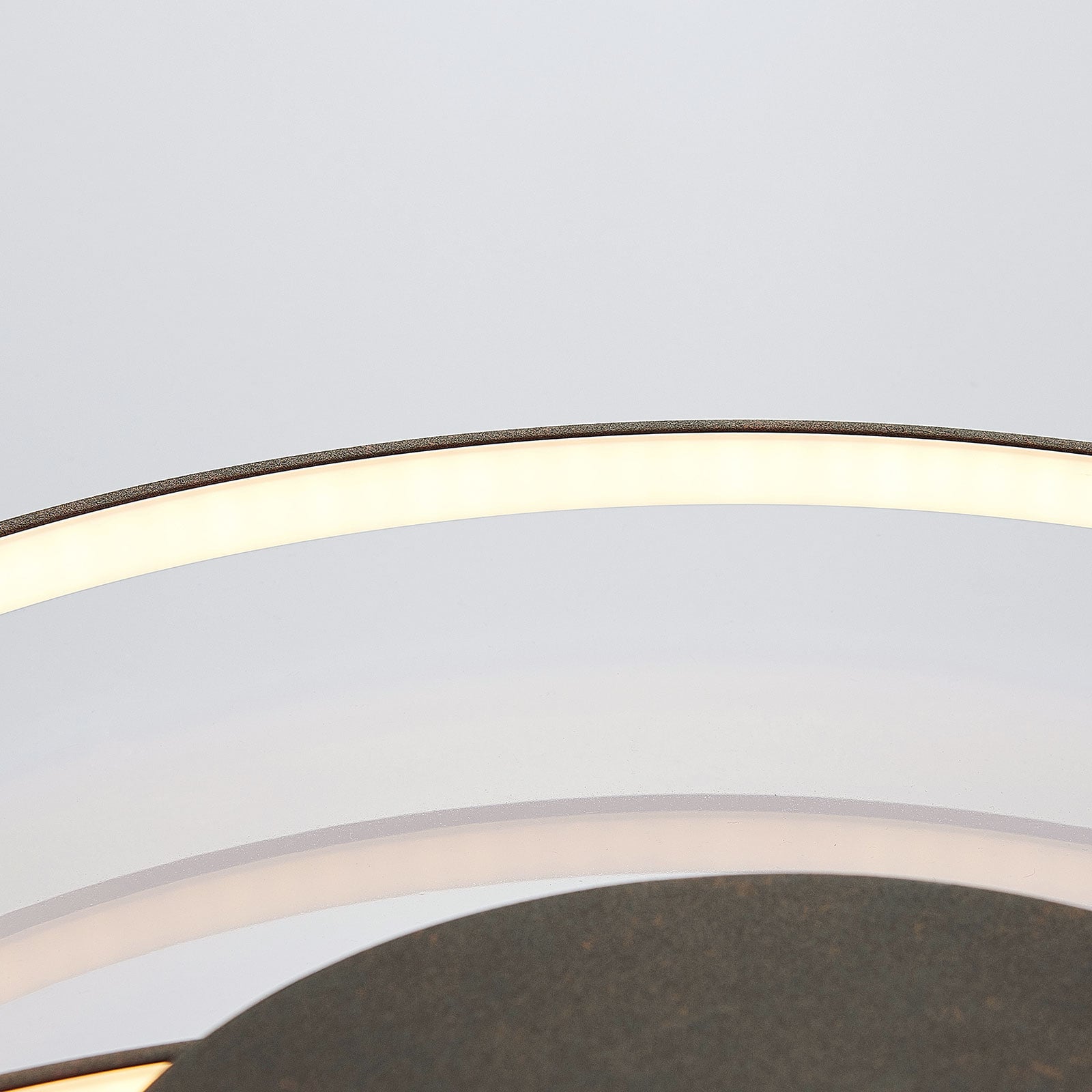 LED taklampe Joline spiralform rustfarget Ø45 cm installasjon