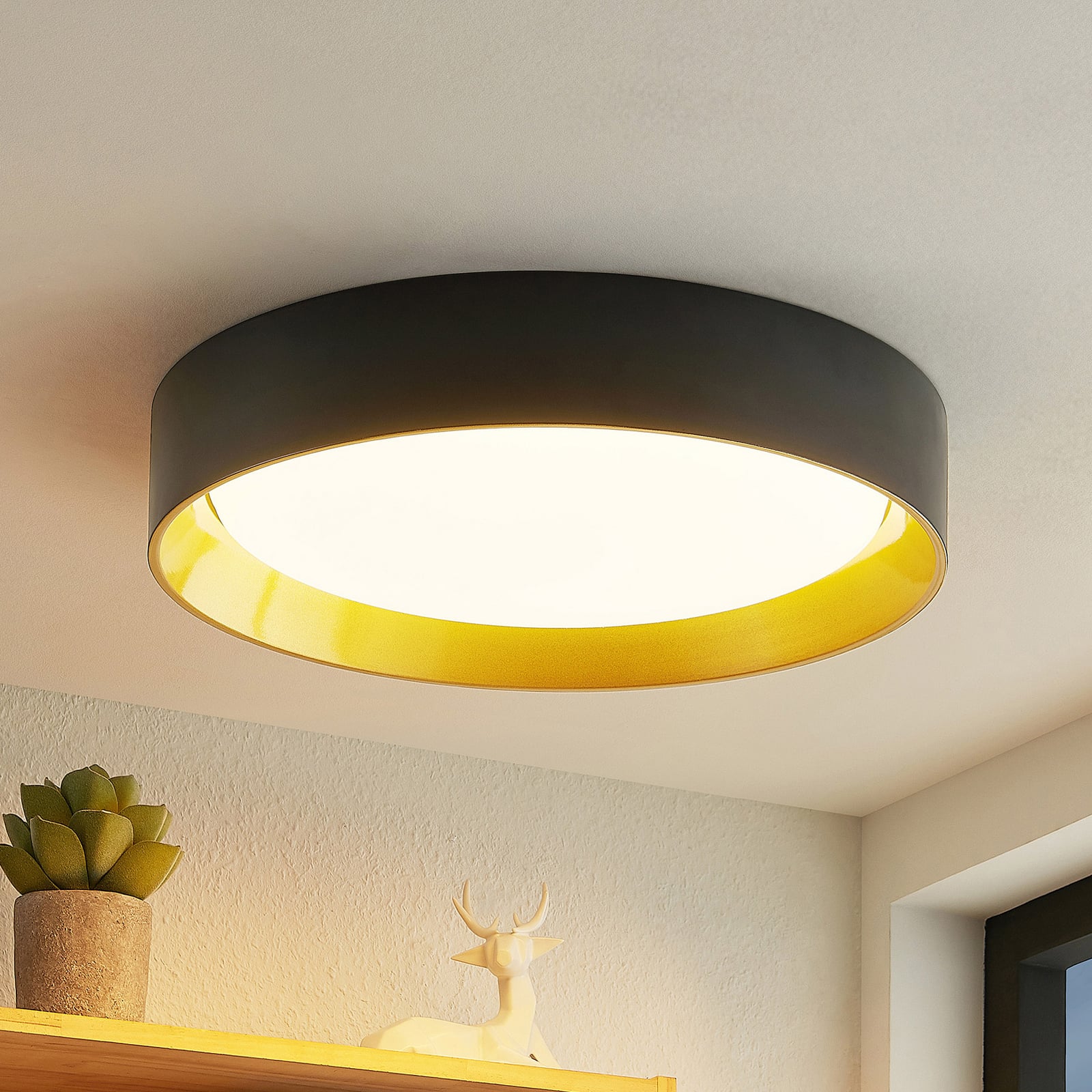 LED taklampe Kambia svart/gull aluminium forfra
