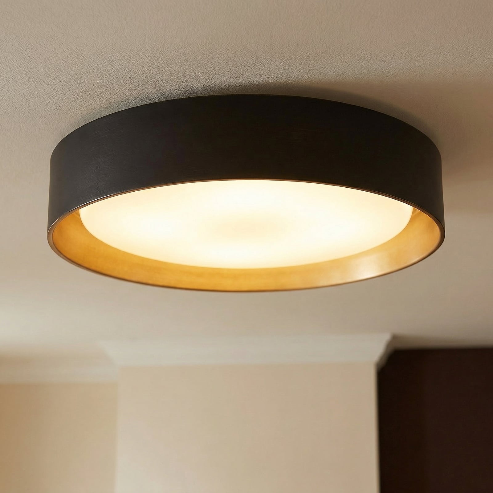 LED taklampe Kambia svart/gull aluminium lysfordeling