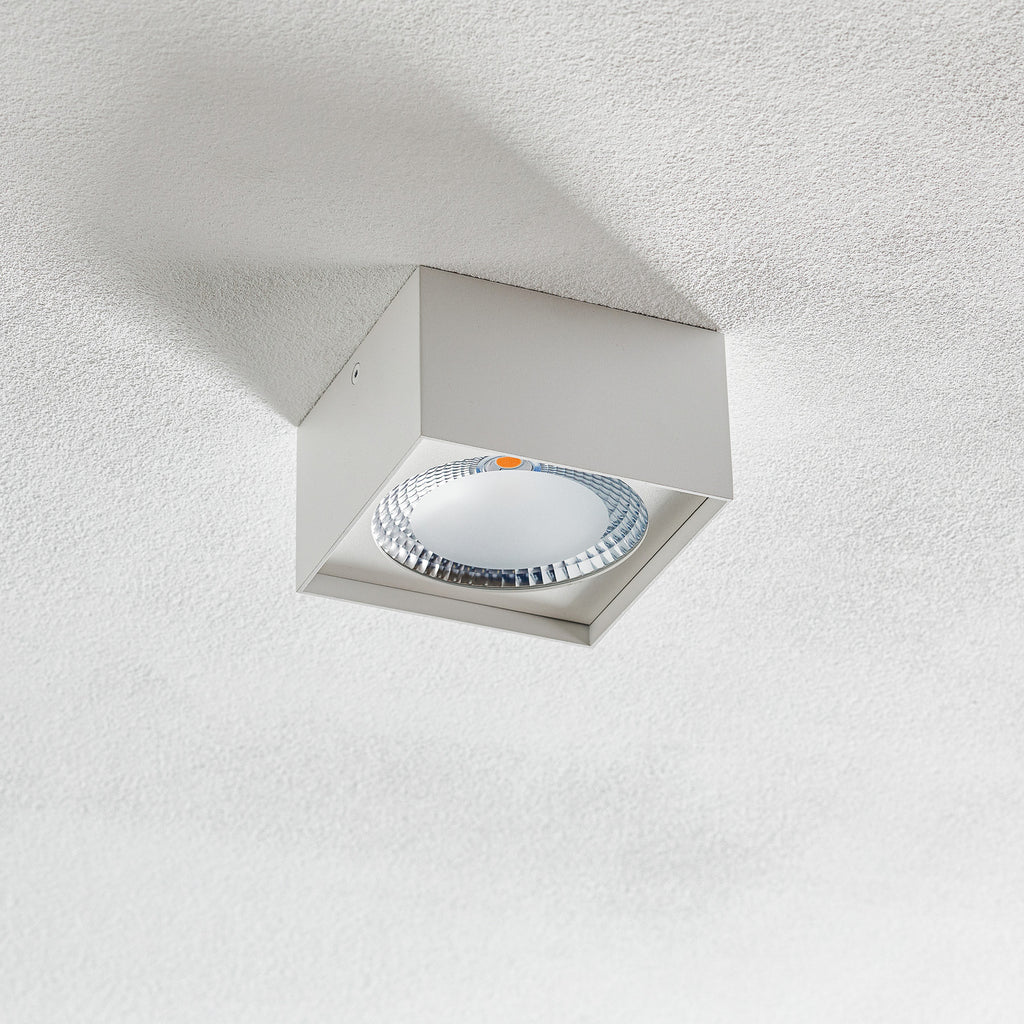 LED taklampe Kari kvadratisk matt hvit nærbilde