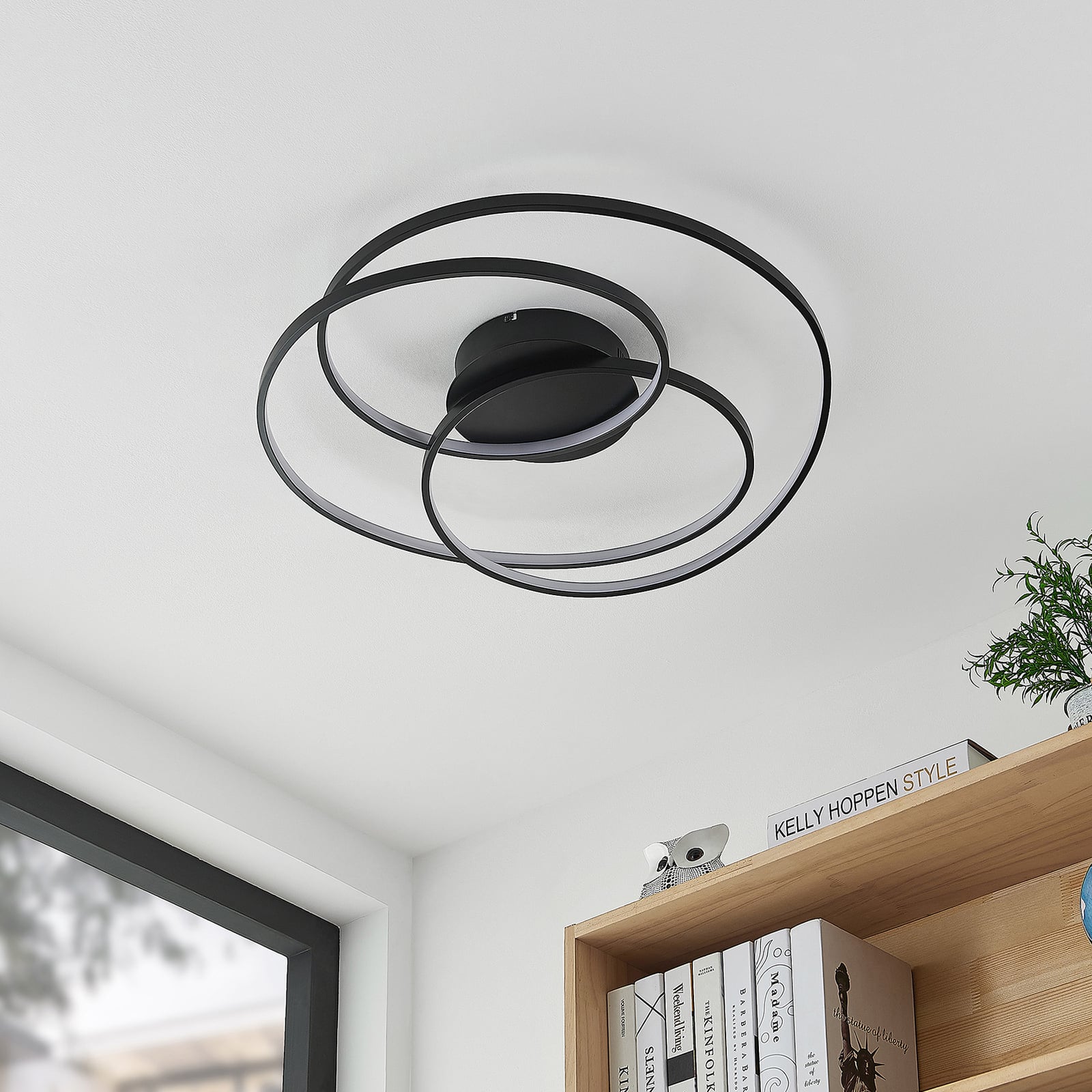 LED taklampe Kateryna dimbar svart Ø60 cm 36W varmhvit bakside