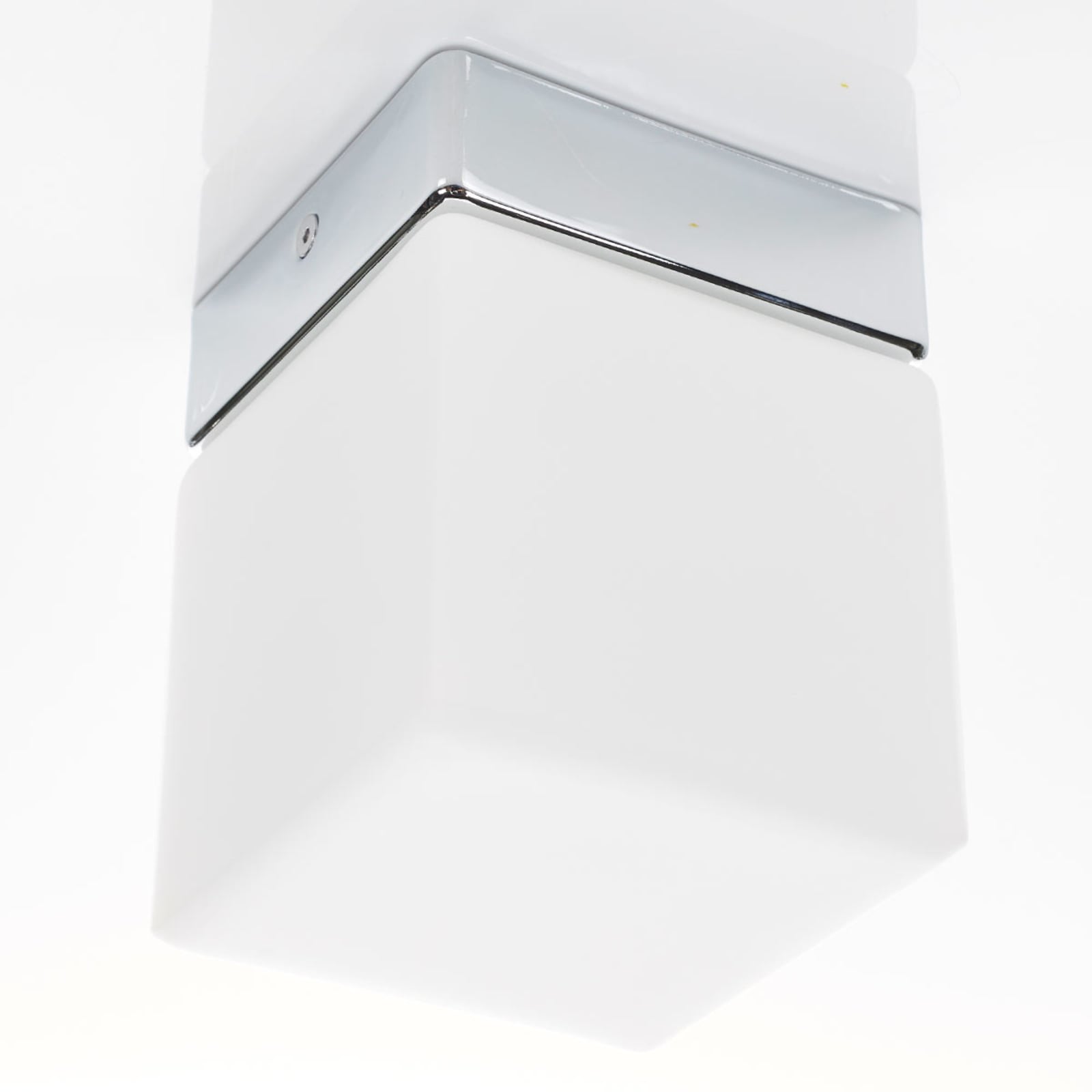 LED taklampe Keto terningform opalglass krom IP44 forfra
