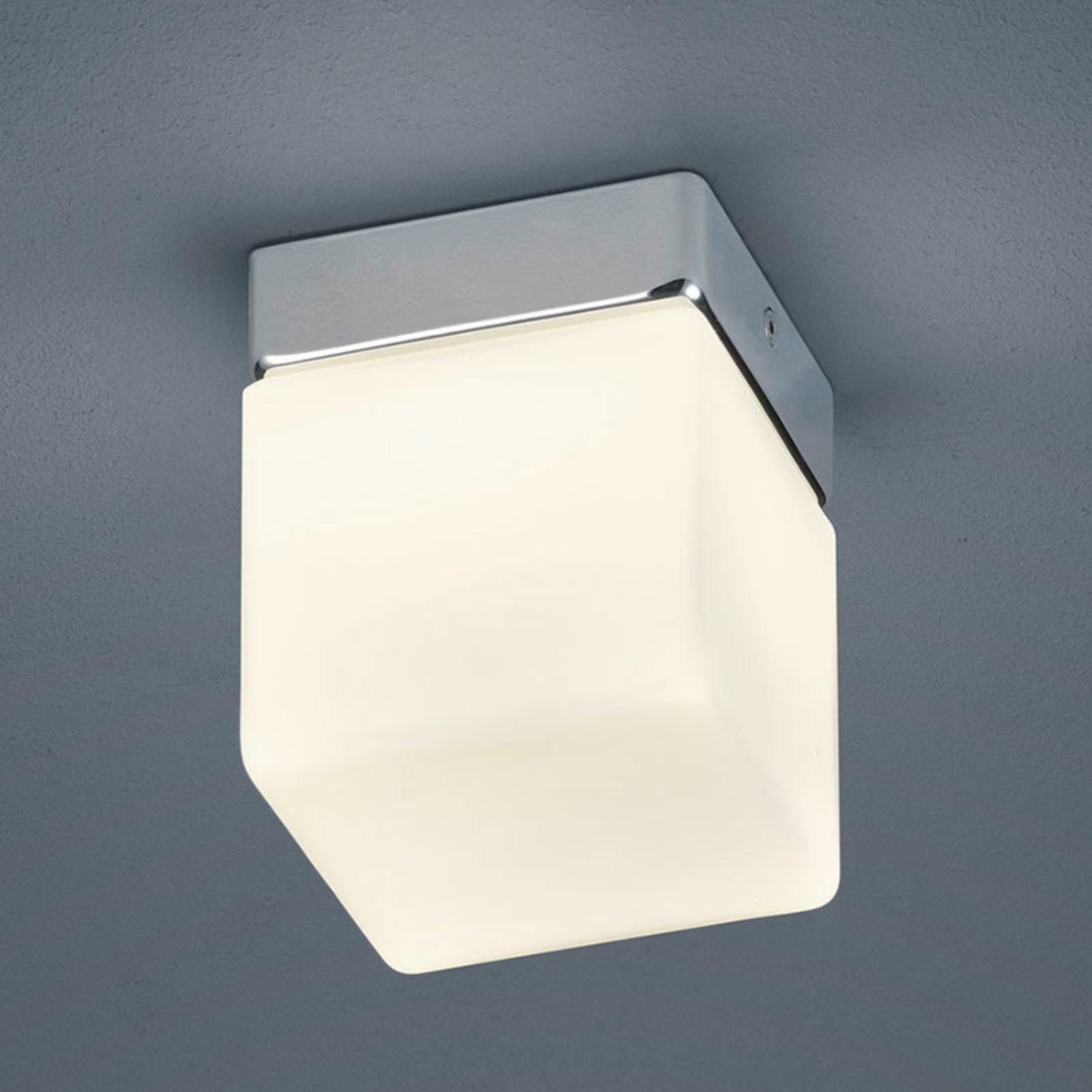 Detalj av LED taklampe Keto terningform opalglass krom IP44