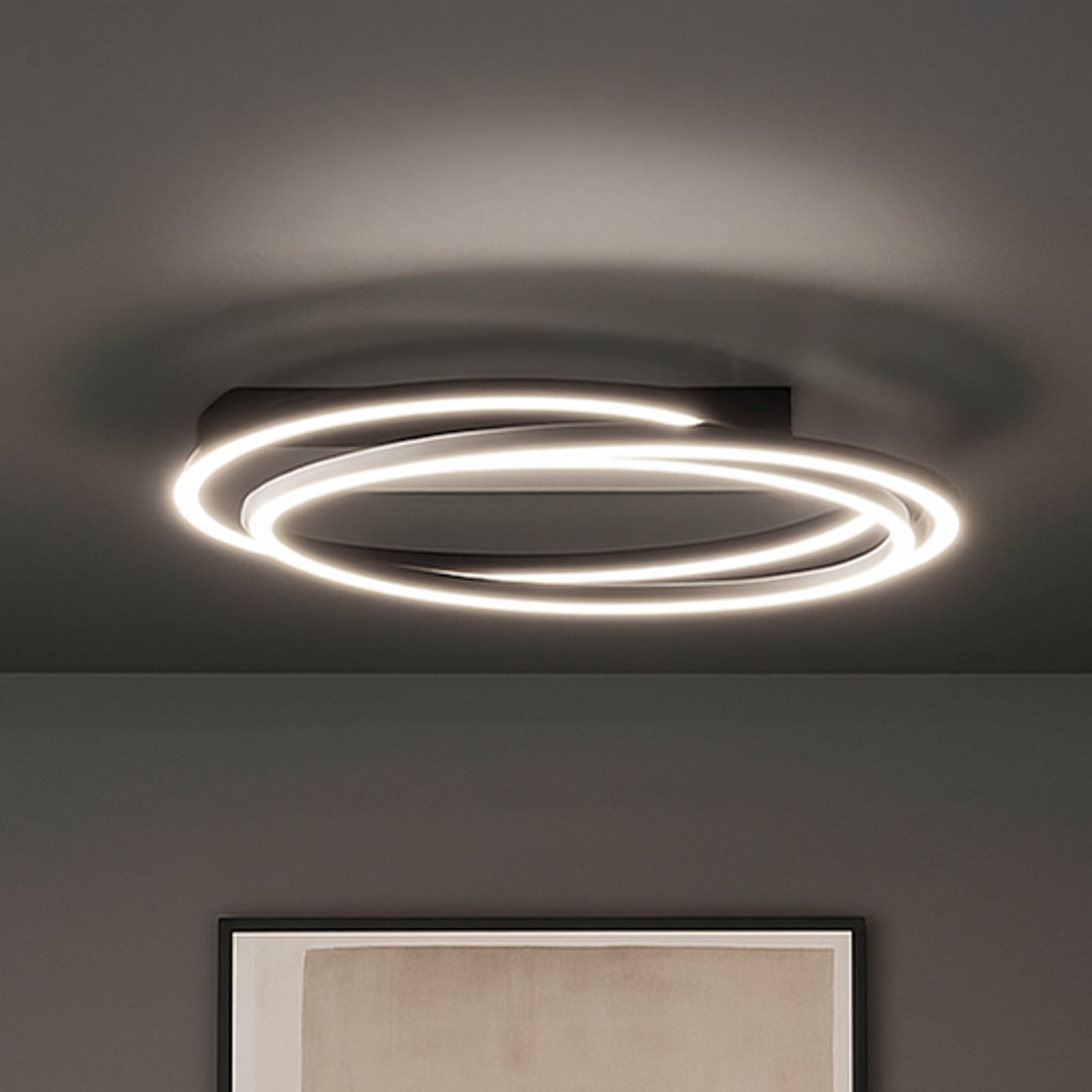 LED taklampe Kiku Ø56 cm dimbar CCT sandsort metall forfra