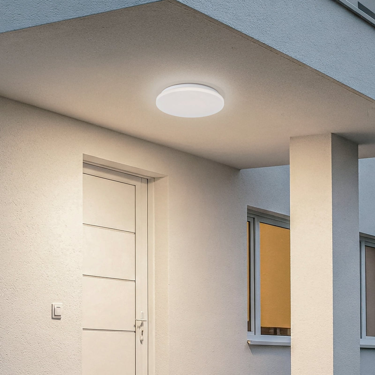 LED taklampe Kirkola med bevegelsessensor bakside