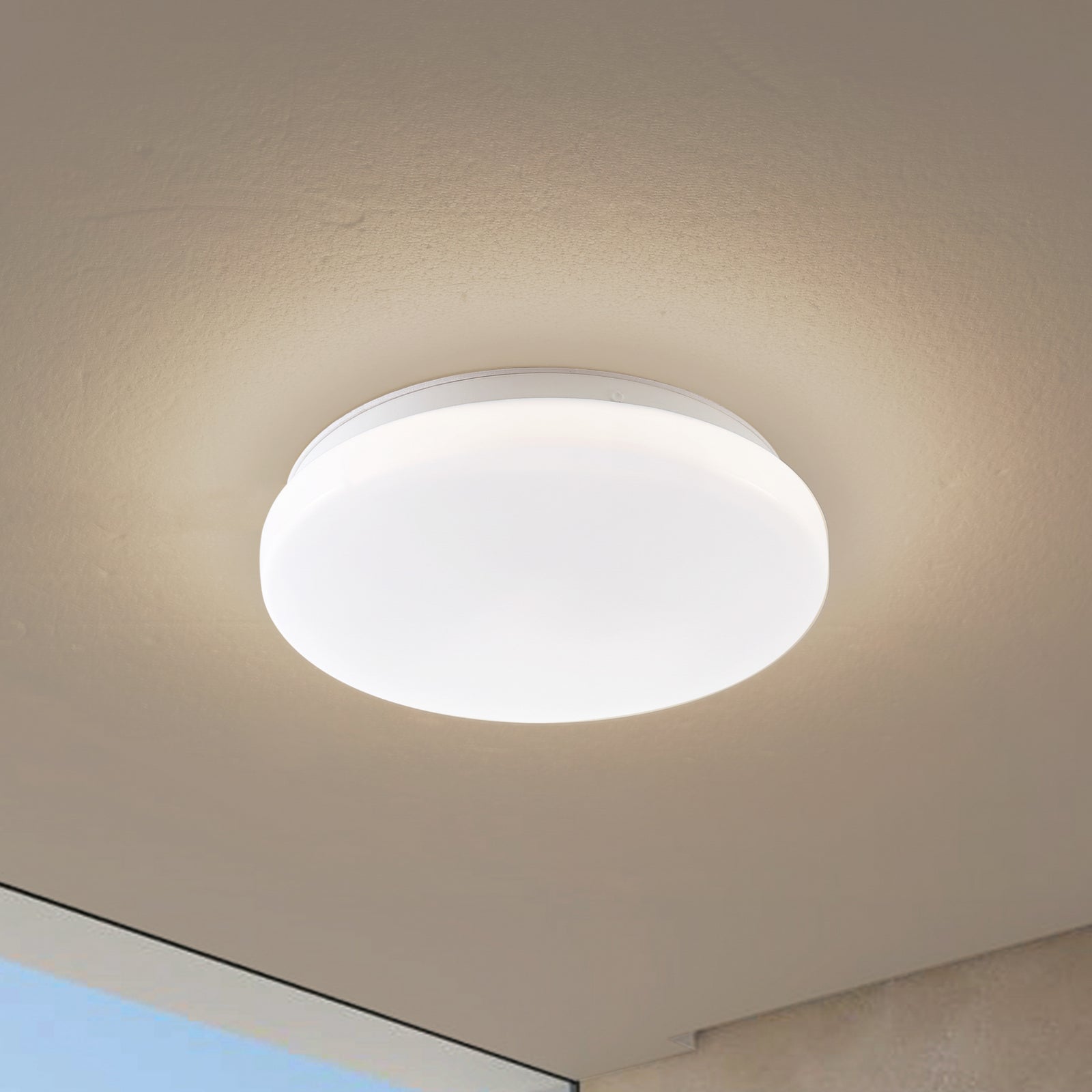 Lindby LED taklampe Kirkola med bevegelsessensor detalj