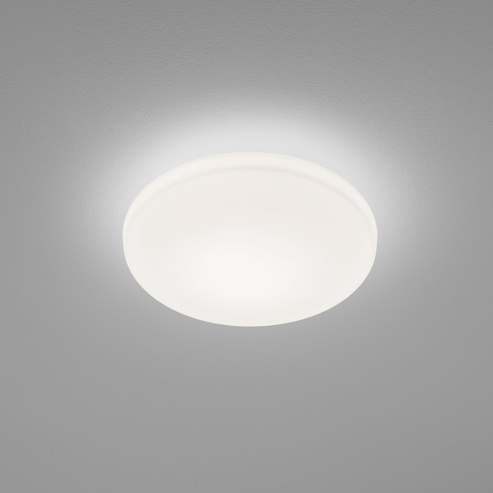 LED taklampe Kymo hvit/krom Ø26 cm 12W IP44 forfra