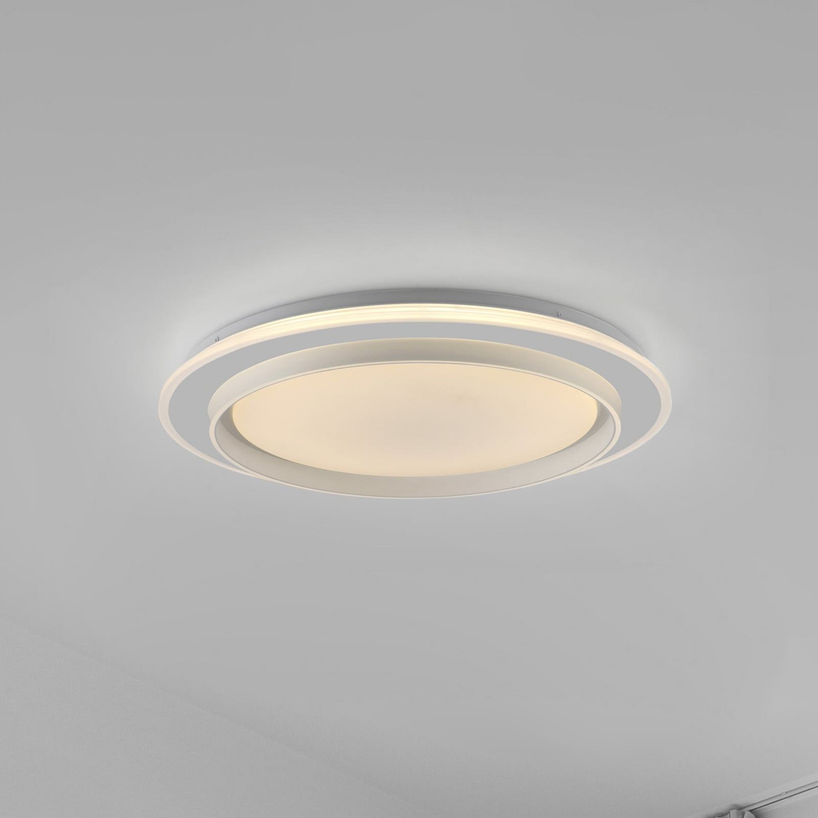 LED taklampe Lago CCT dimbar med fjernkontroll forfra