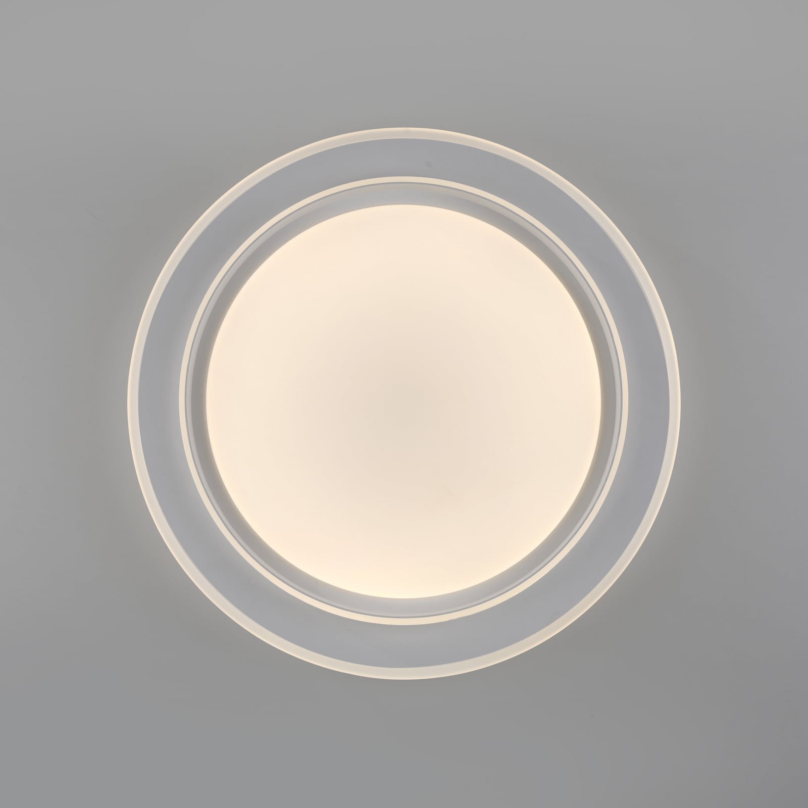 LED taklampe Lago CCT dimbar med fjernkontroll sett fra siden