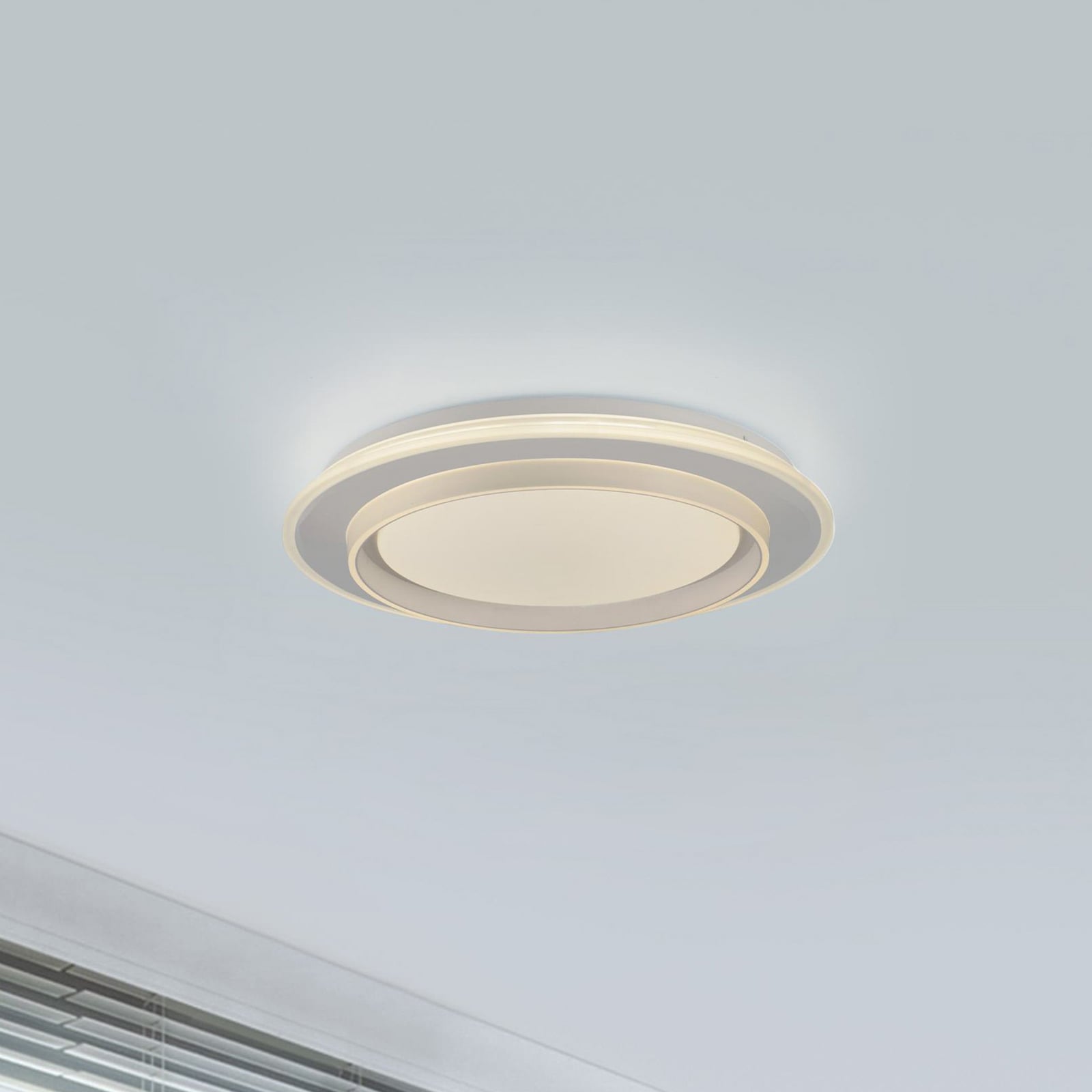 LED taklampe Lago dimbar hvit Ø40 cm CCT fjernkontroll forfra