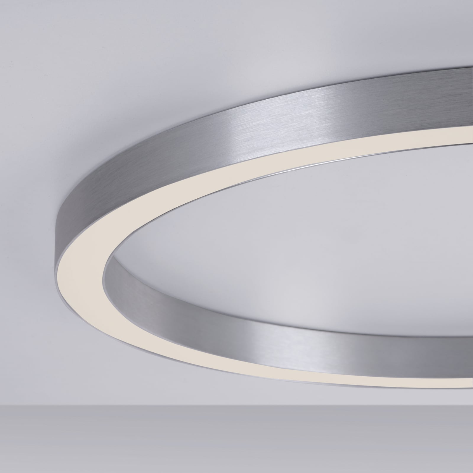 LED taklampe Lines Round dimbar CCT Ø70 cm sølv montert i rom