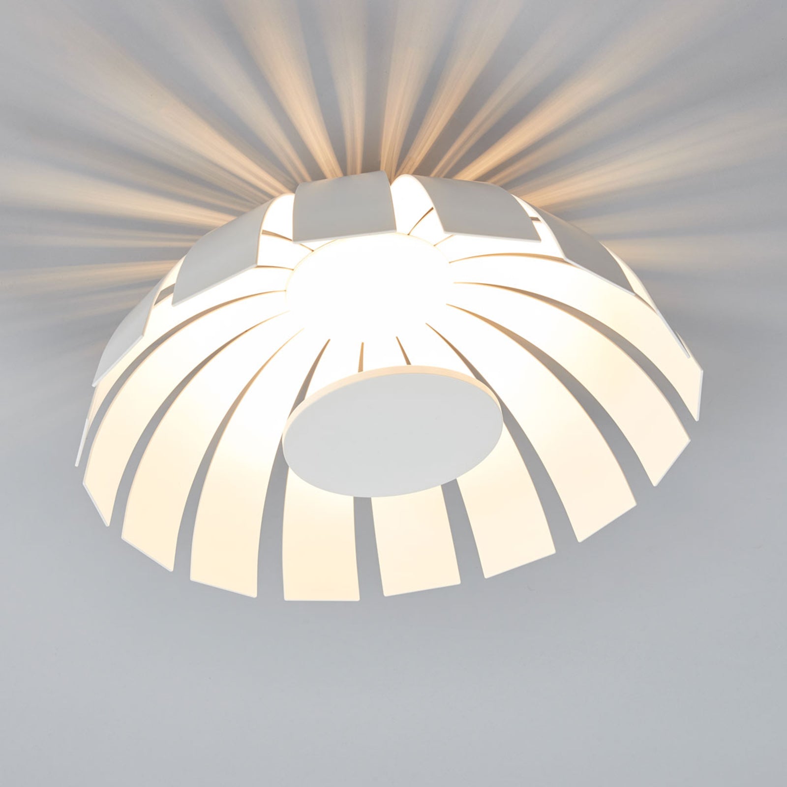 LED taklampe Loto design hvit metall Ø33 cm forfra