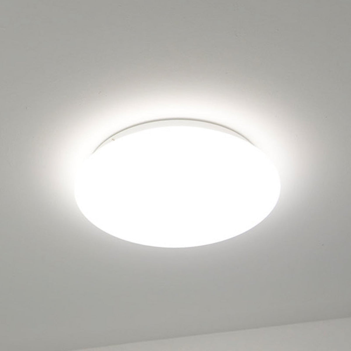 LED taklampe LUNA med bevegelsessensor hvit forfra