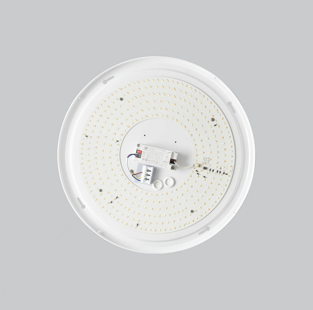 LED taklampe LUNA hvit Ø49 cm montert i rom