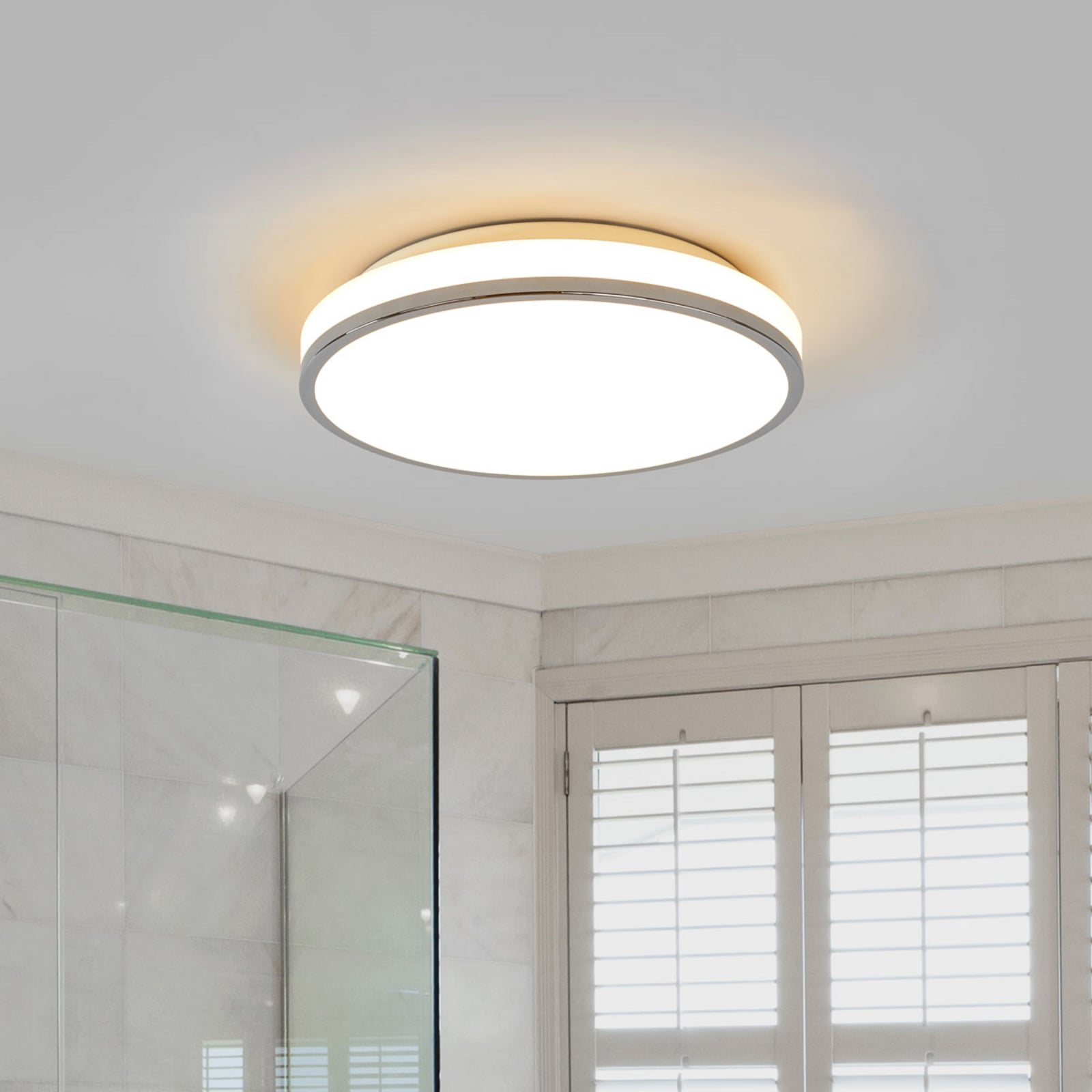 LED taklampe Lyss glass krom forfra