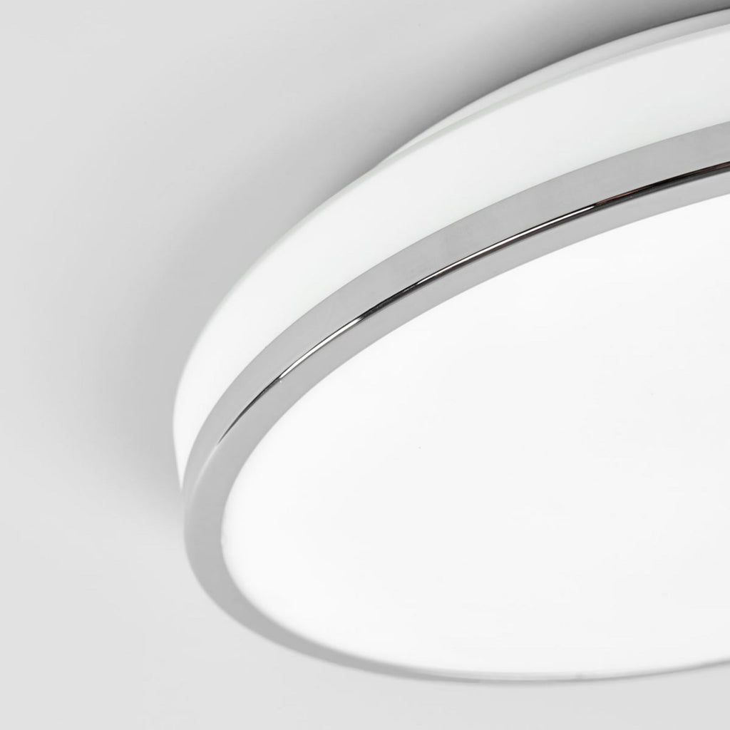 LED taklampe Lyss glass krom lyser opp baderom