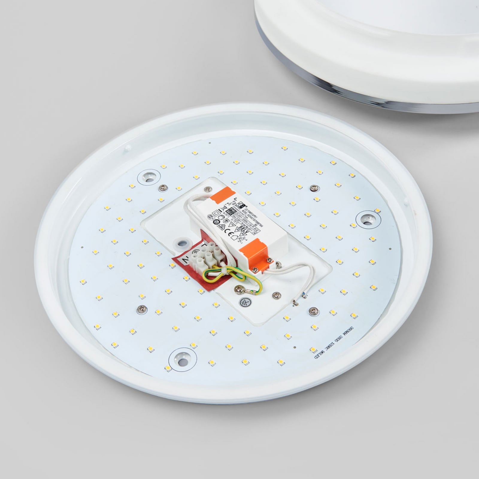 LED taklampe Lyss glass krom med LED-lys på