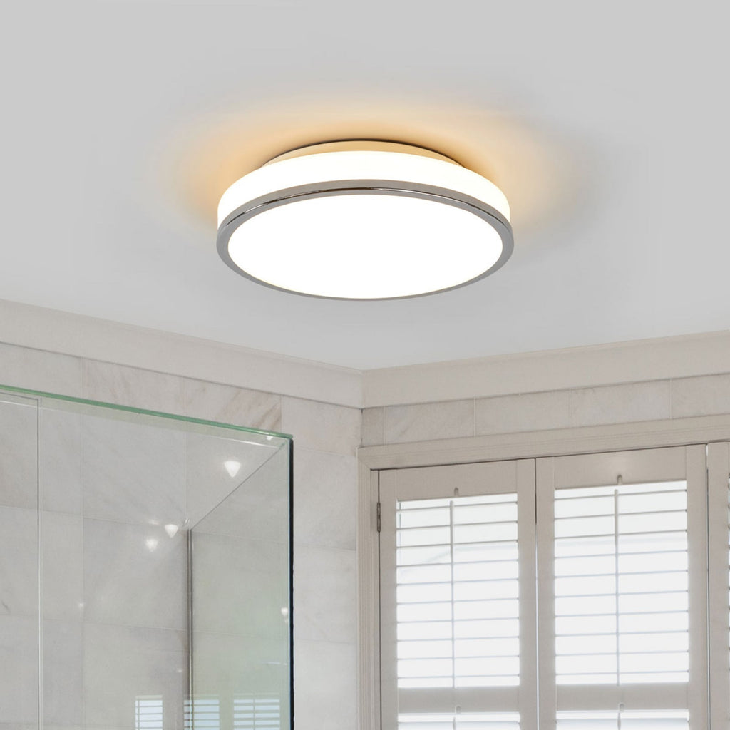 LED-taklampe Lyss krom og glass Ø28 cm IP44 forfra