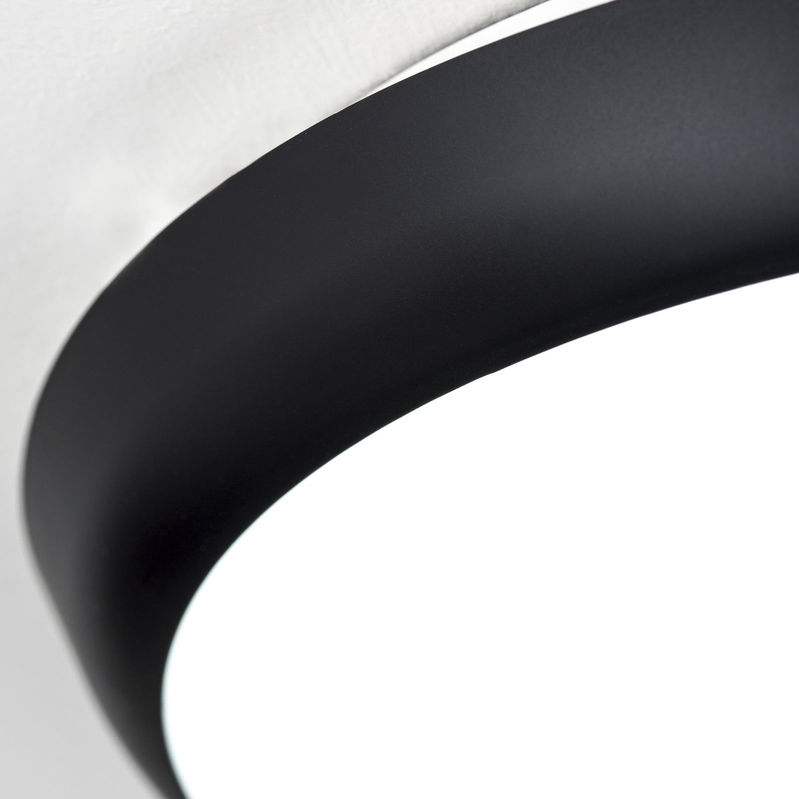Nærbilde av dekorringer til LED taklampe Maggy Ø25 cm hvit CCT IP65