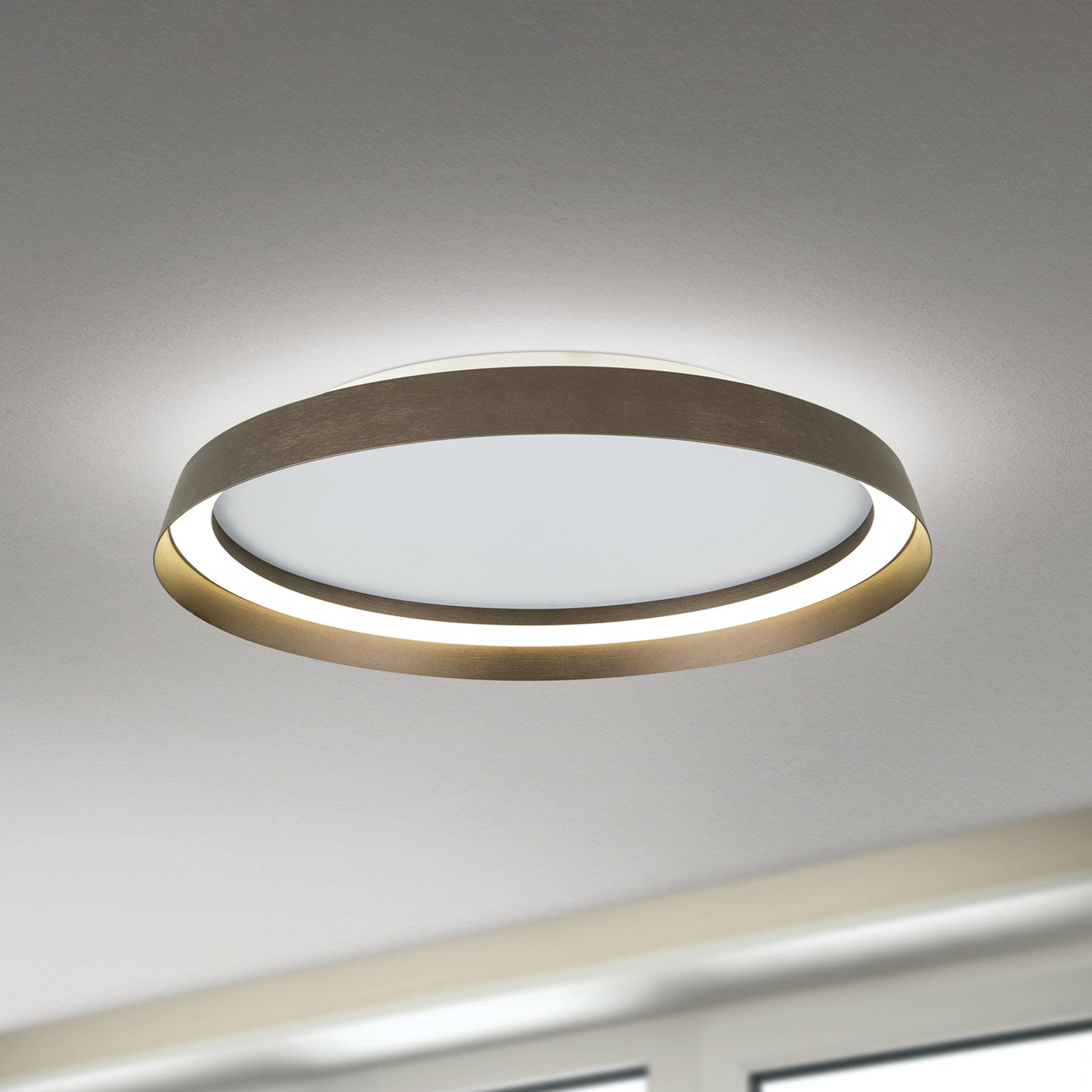 LED taklampe Manta aluminium bronse Ø45 cm forfra