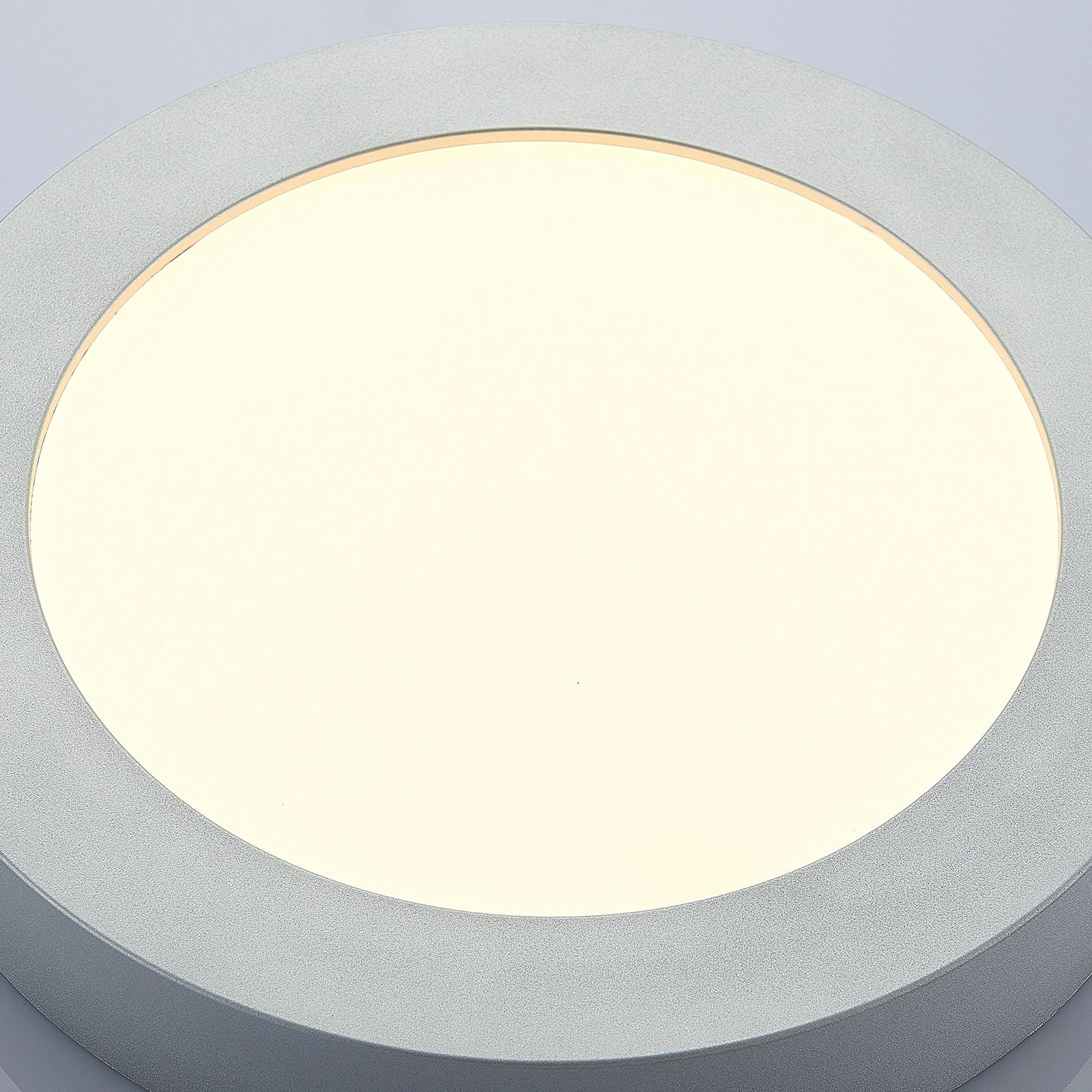 LED taklampe Marlo rund sølv/hvit Ø25,2 cm med synlig IP44 merking