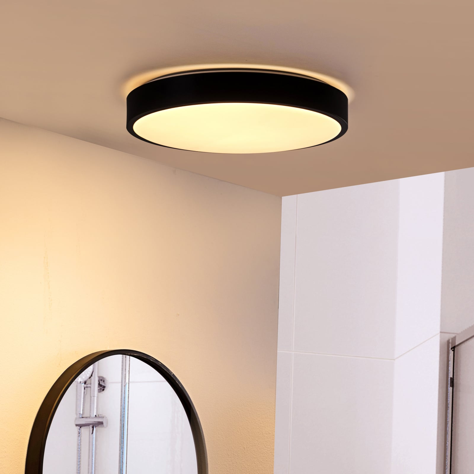 LED taklampe Medon svart metall Ø38 cm IP44 forfra
