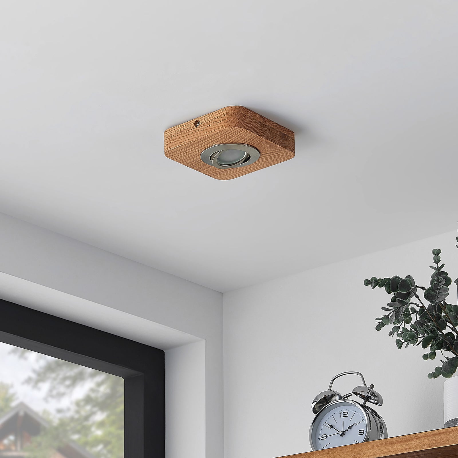 LED taklampe Mikari eik svingbar detalj av treverk