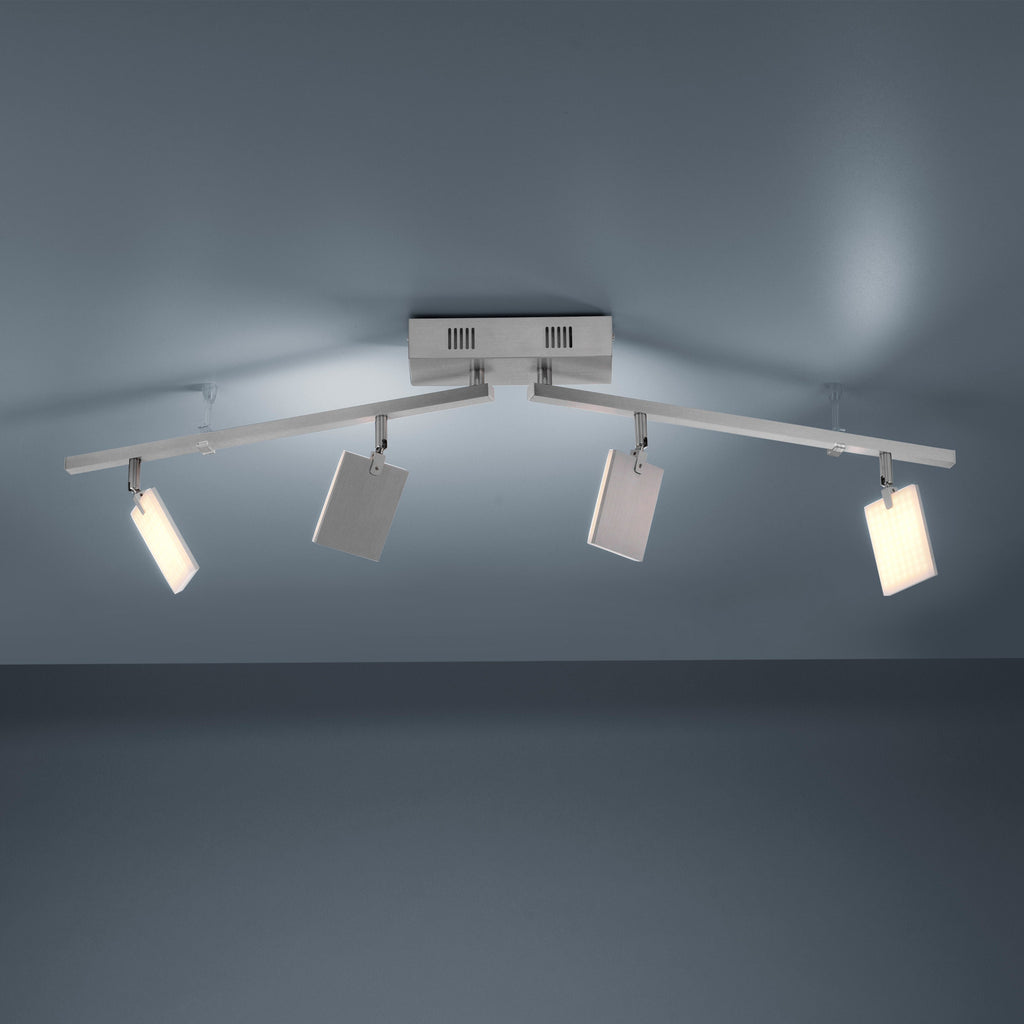 LED taklampe Mira 4-lys CCT dimbar med fjernkontroll 101 cm nærbilde av fjernkontroll