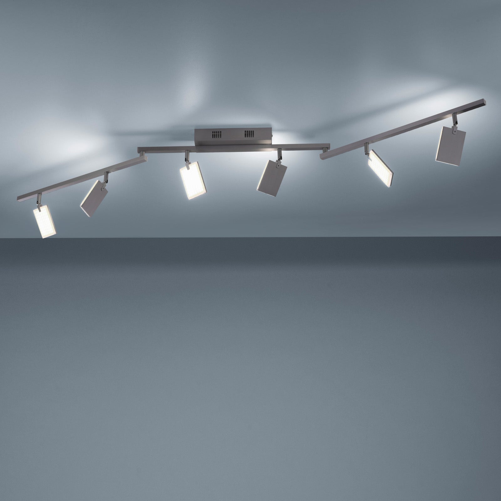 Nærbilde av lyselement på LED taklampe Mira 6-lys dimbar CCT fjernkontroll aluminium