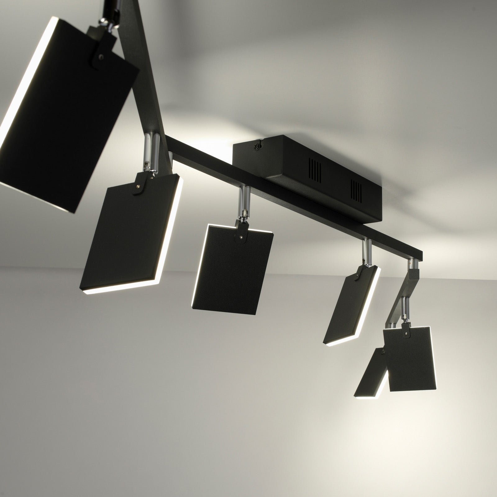 LED taklampe Mira 6-lys dimbar CCT fjernkontroll svart lysdetalj