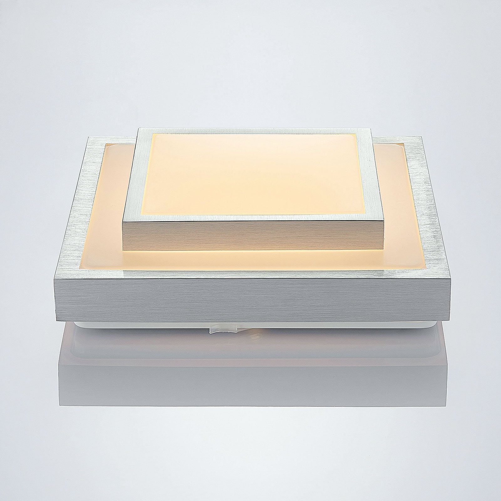 Nærbilde av aluminiumsoverflate på LED taklampe Mirco kvadratisk aluminium 32x32 cm 19W