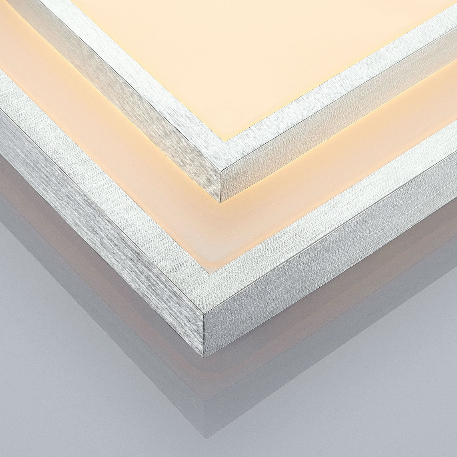 Sideprofil av LED taklampe Mirco kvadratisk aluminium 32x32 cm 19W
