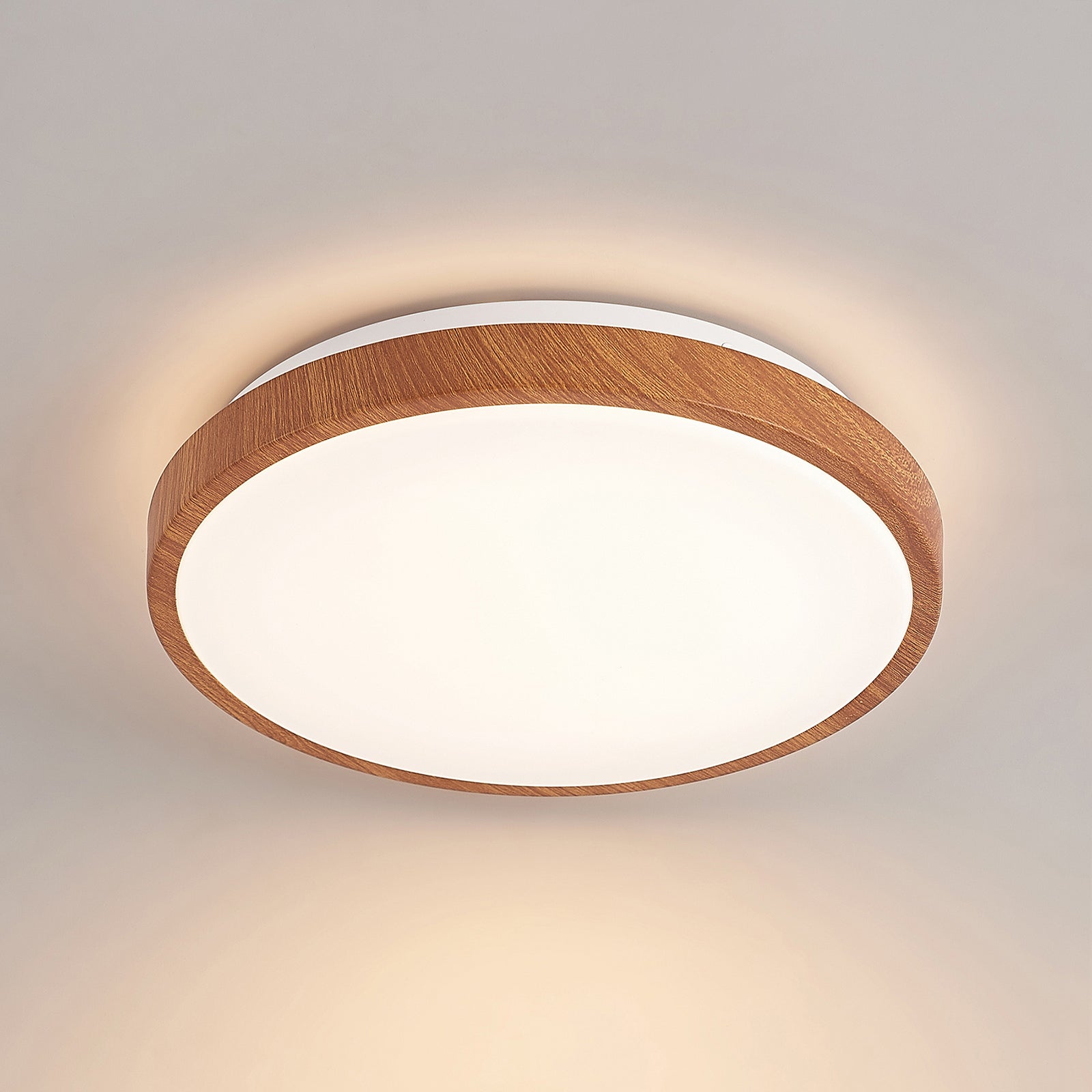 Montert LED taklampe Mynte rund trefarget/hvit i stue