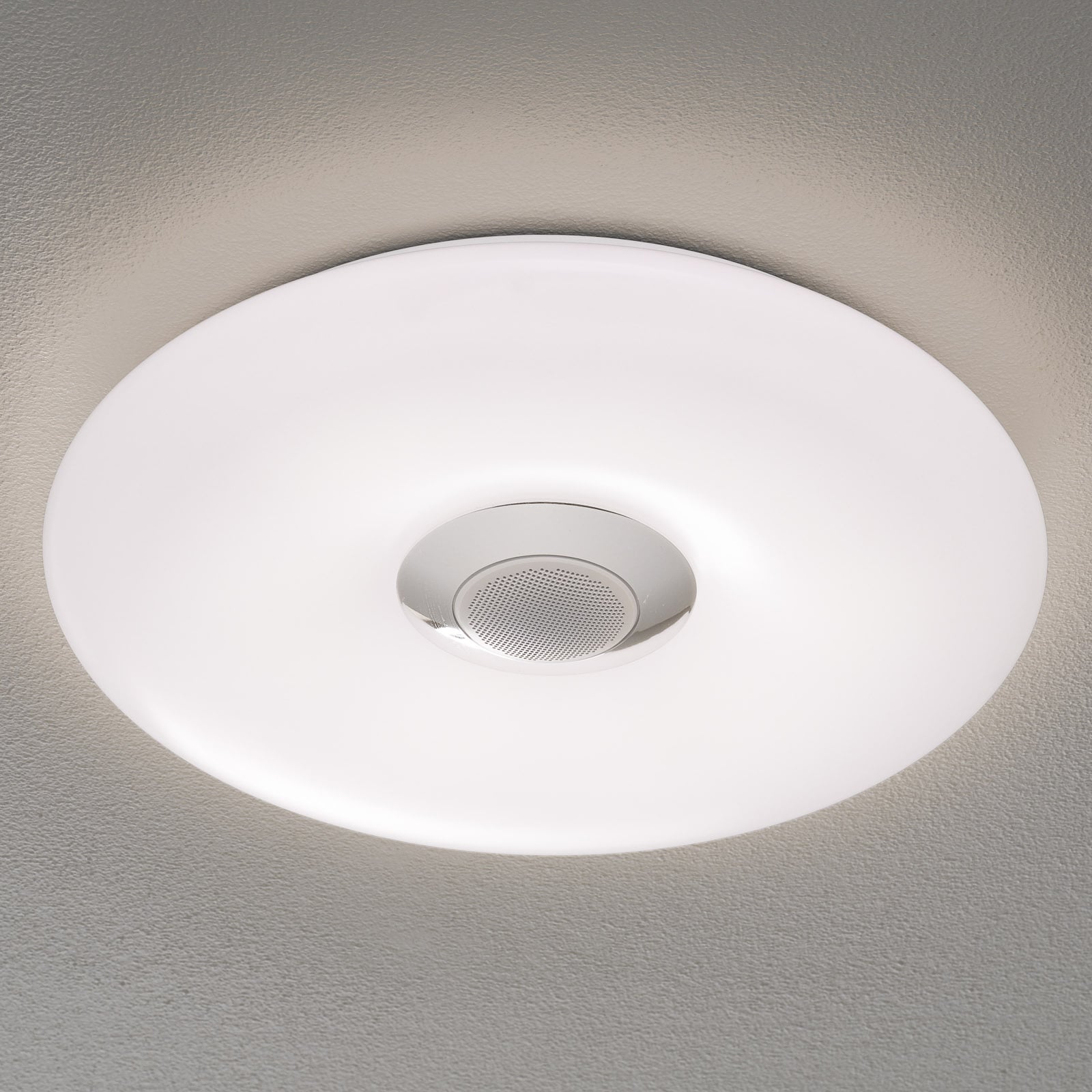 LED taklampe Nashville RGB dimbar Ø40 cm med høyttaler IP44 front