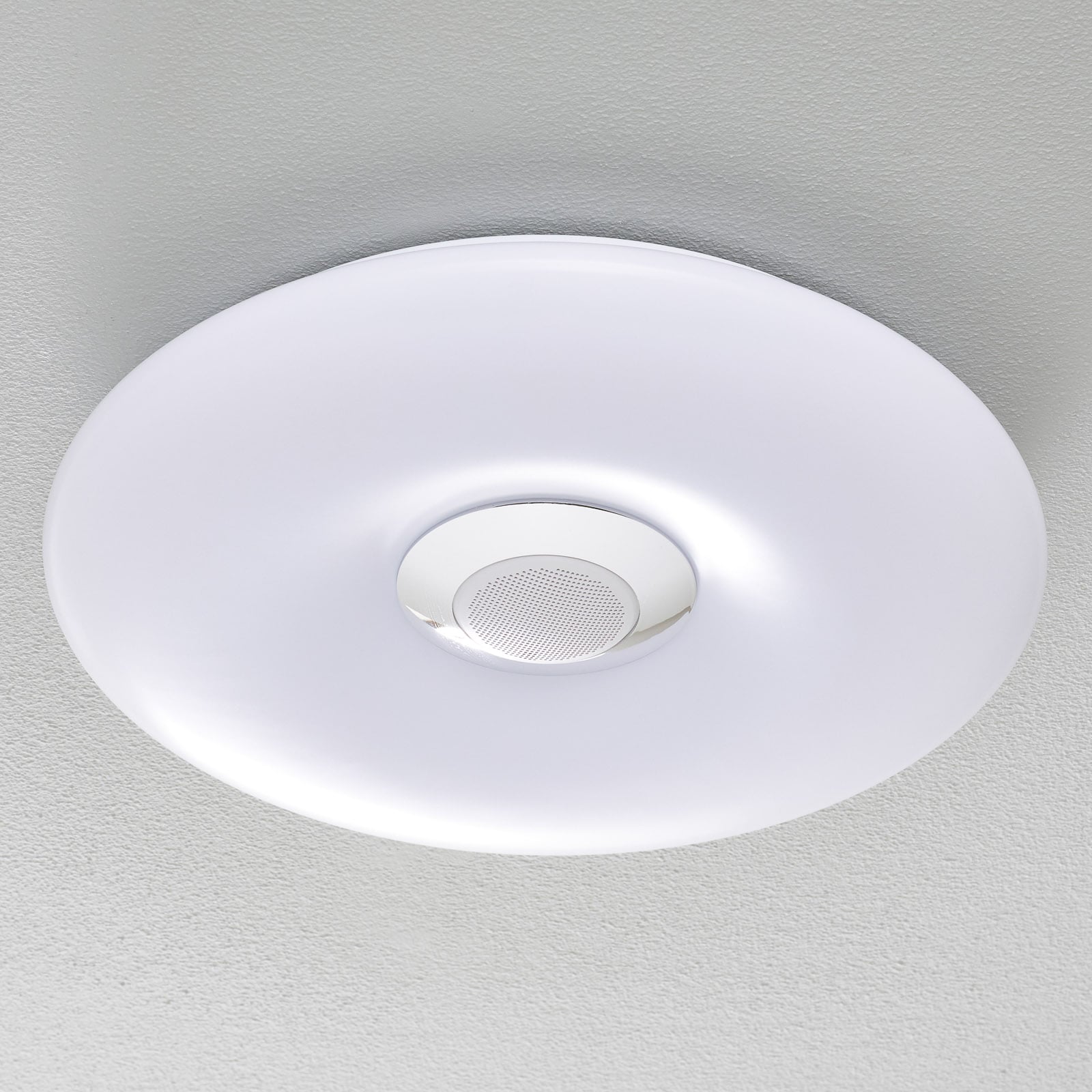 LED taklampe Nashville RGB dimbar Ø40 cm med høyttaler IP44 bakside