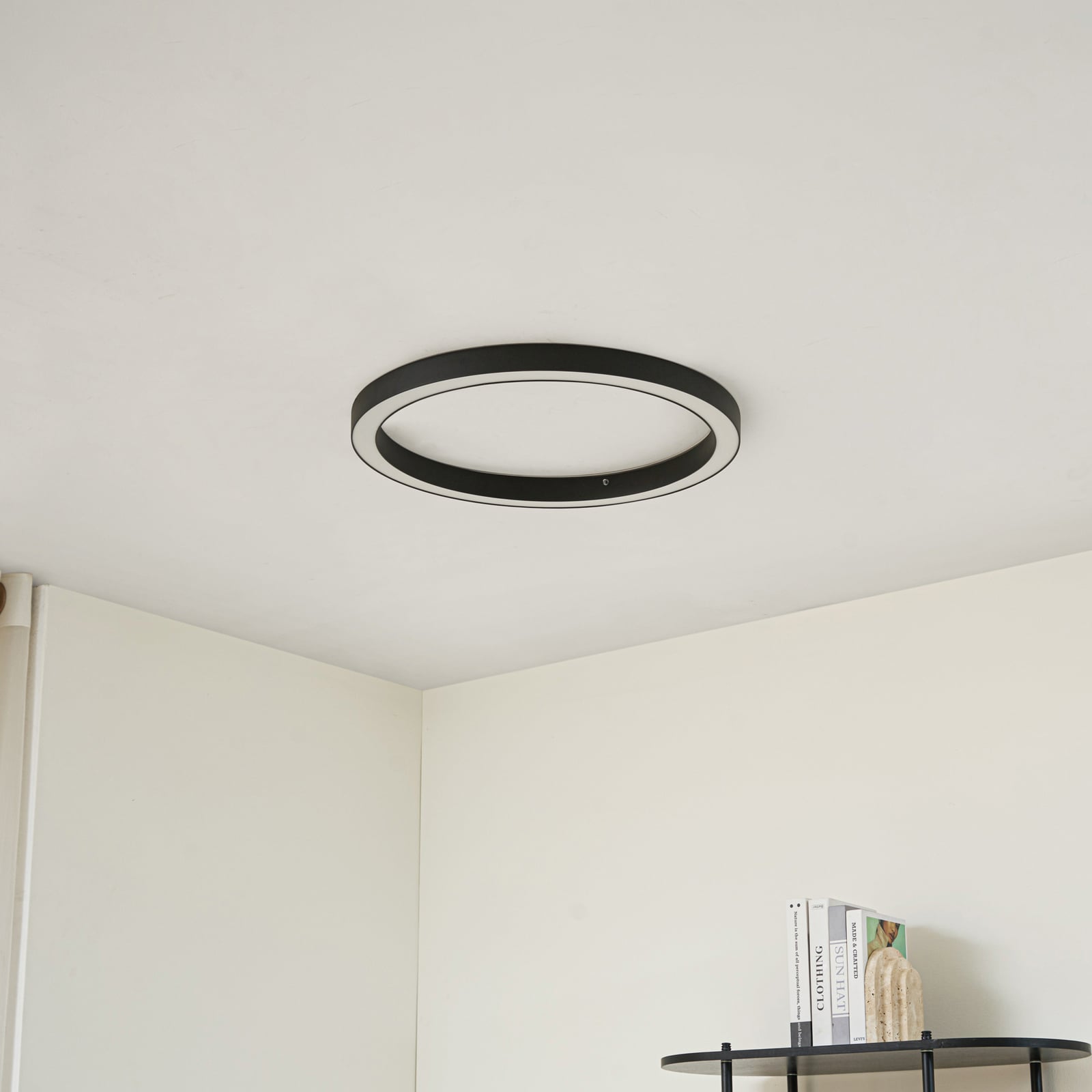 LED taklampe Neor ringformet svart detalj