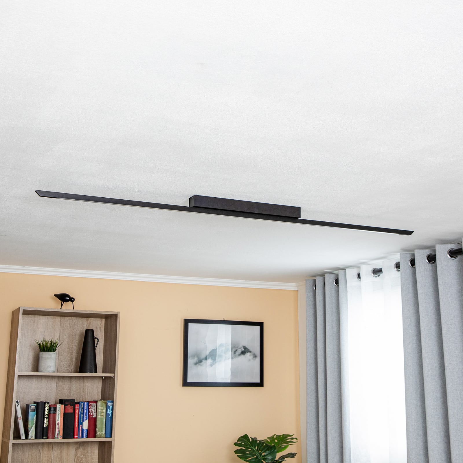 LED taklampe Niara dimbar svart eloxal 168 cm bakside