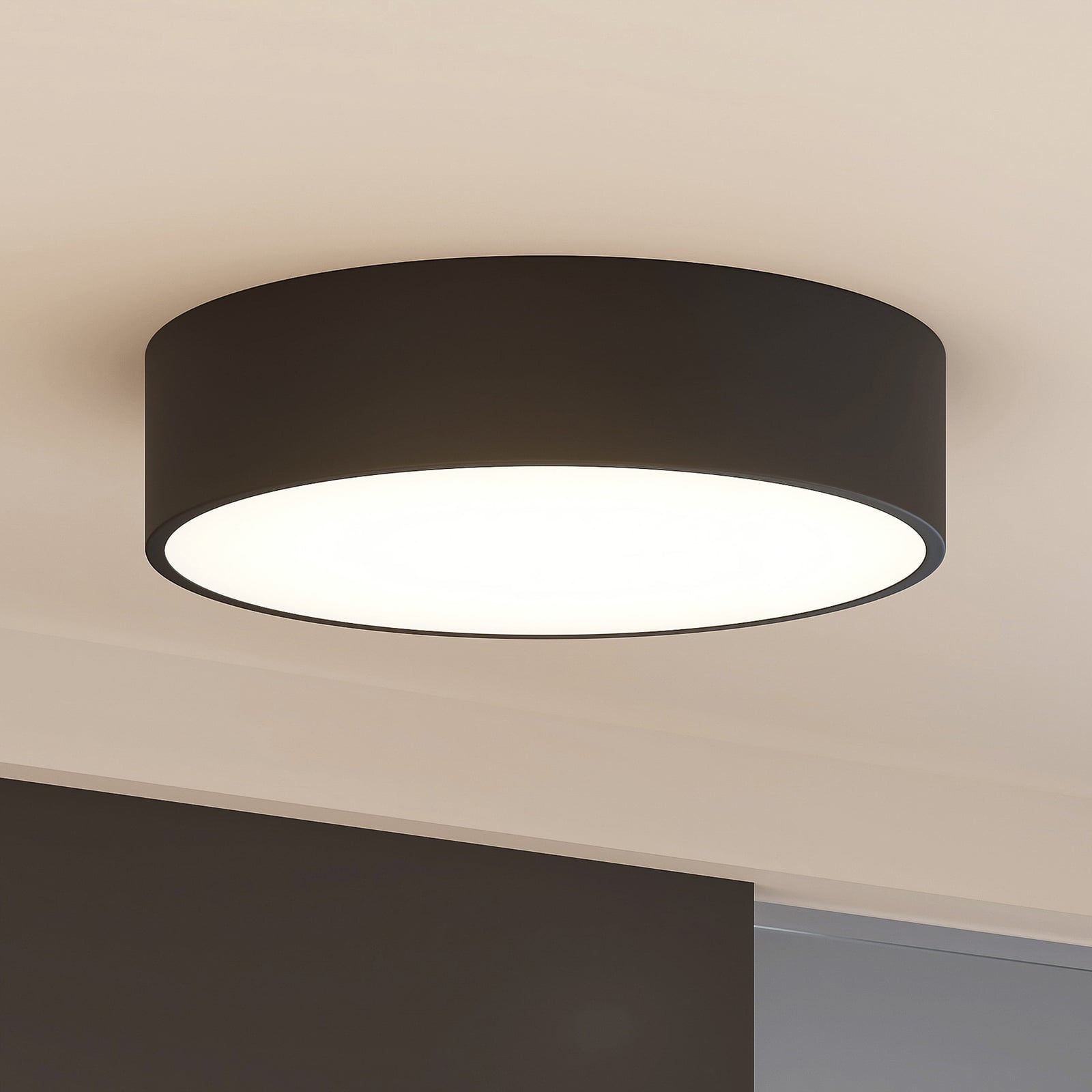 LED taklampe Noabelle dimbar svart metall Ø40 cm forfra