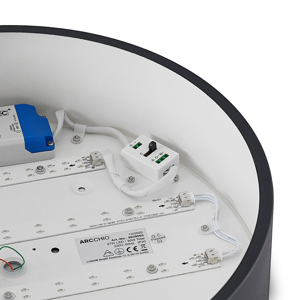 LED taklampe Noabelle dimbar svart metall Ø40 cm med lys på