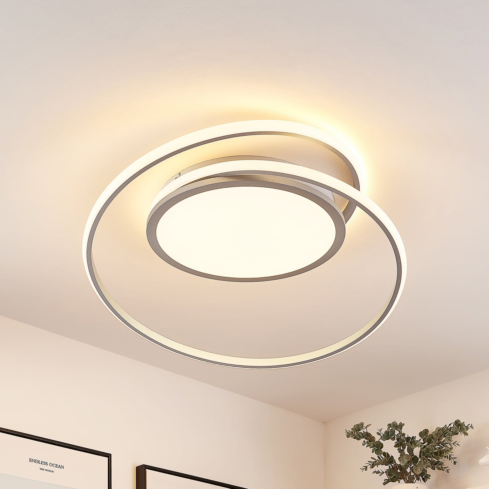 LED-taklampe Noud dimbar CCT sølv Ø65 cm forfra