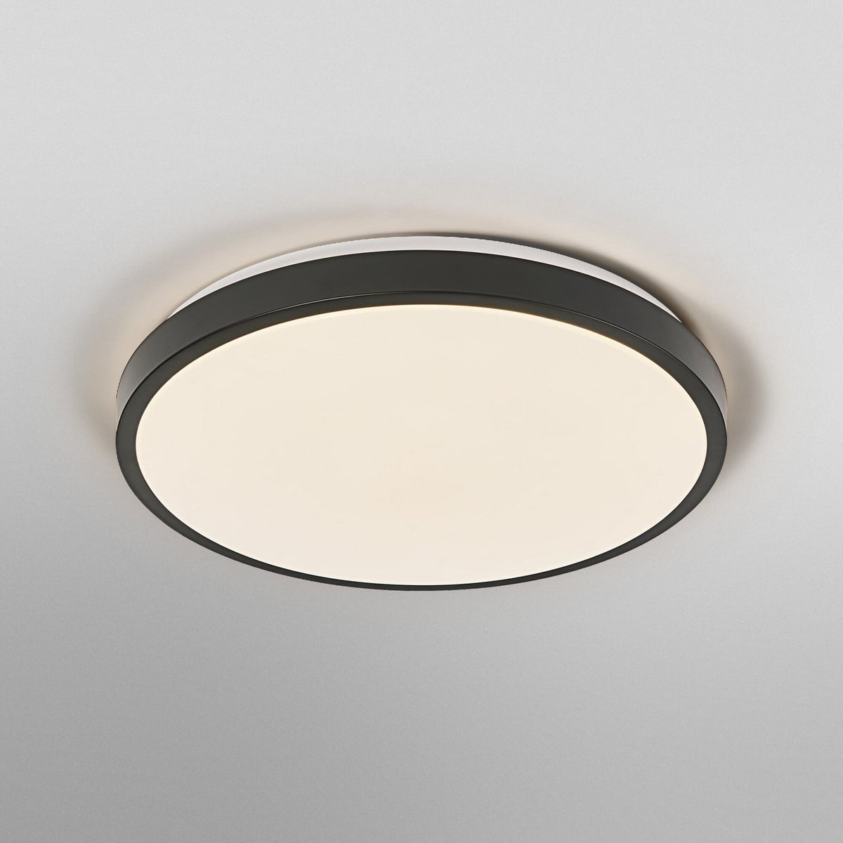 LED taklampe ORBIS LONDON svart metall Ø40 cm nærbilde LED-lys