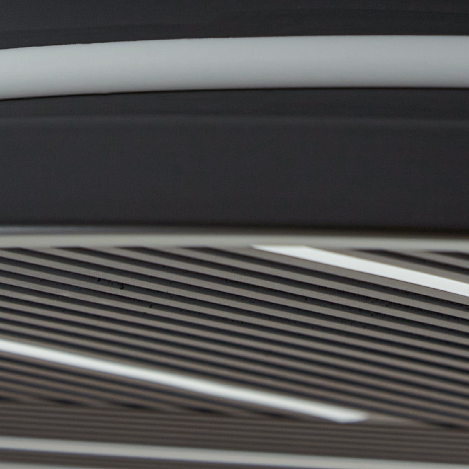 Montert LED taklampe Orven tre og metall dimbar i rom